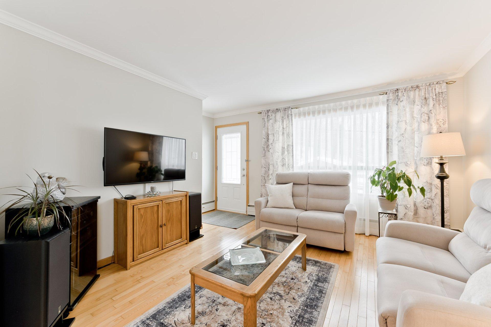 









1402Z

 - 1404Z


Rue St-Gilles

,
Sherbrooke (Les Nations),




QC
J1H3C4

