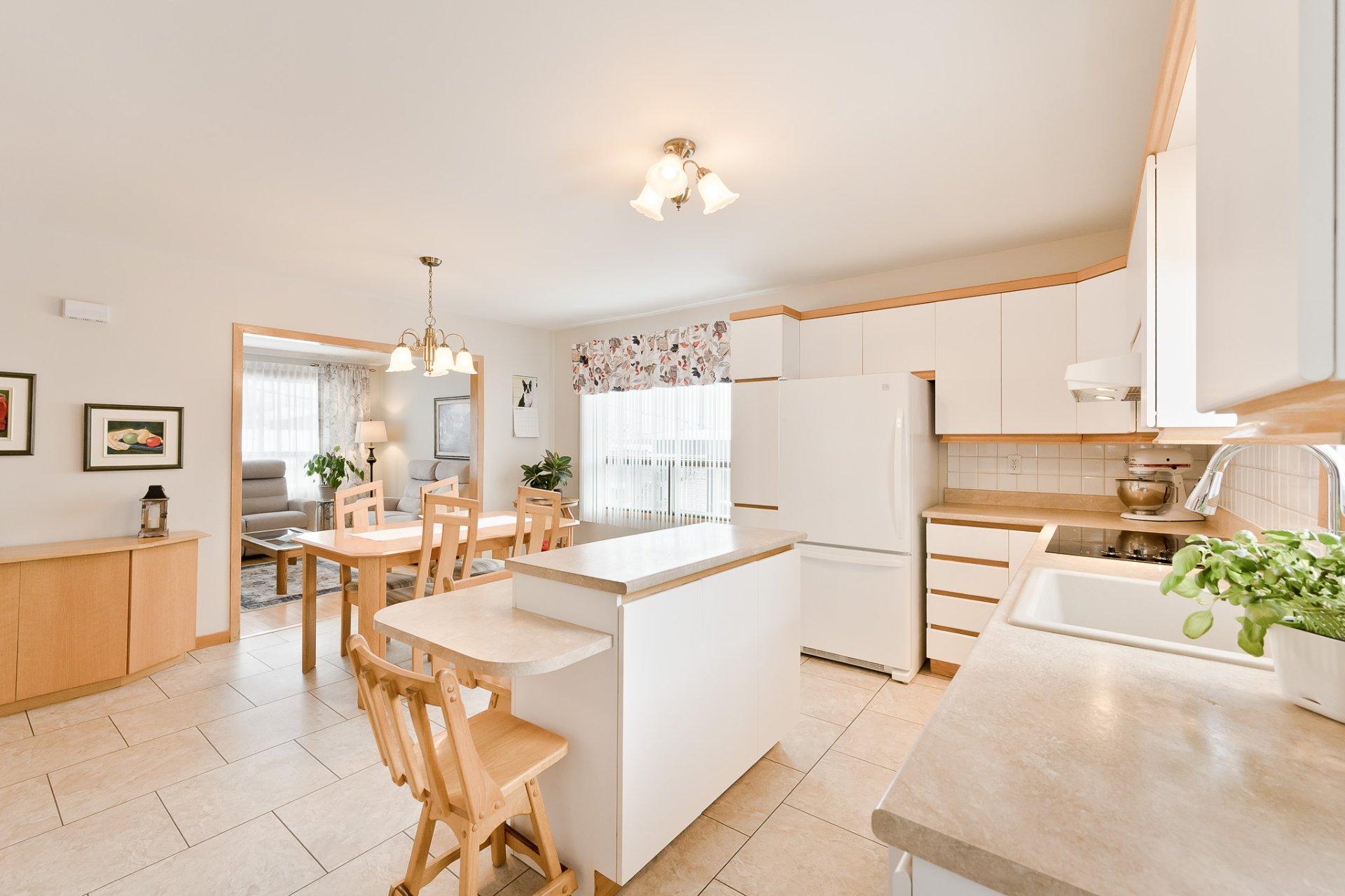 









1402Z

 - 1404Z


Rue St-Gilles

,
Sherbrooke (Les Nations),




QC
J1H3C4

