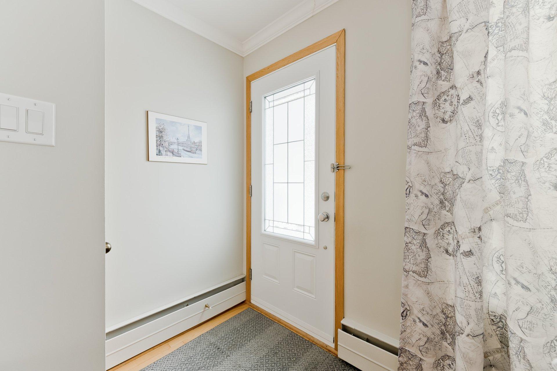 









1402

 - 1404


Rue St-Gilles

,
Sherbrooke (Les Nations),




QC
J1H3C4

