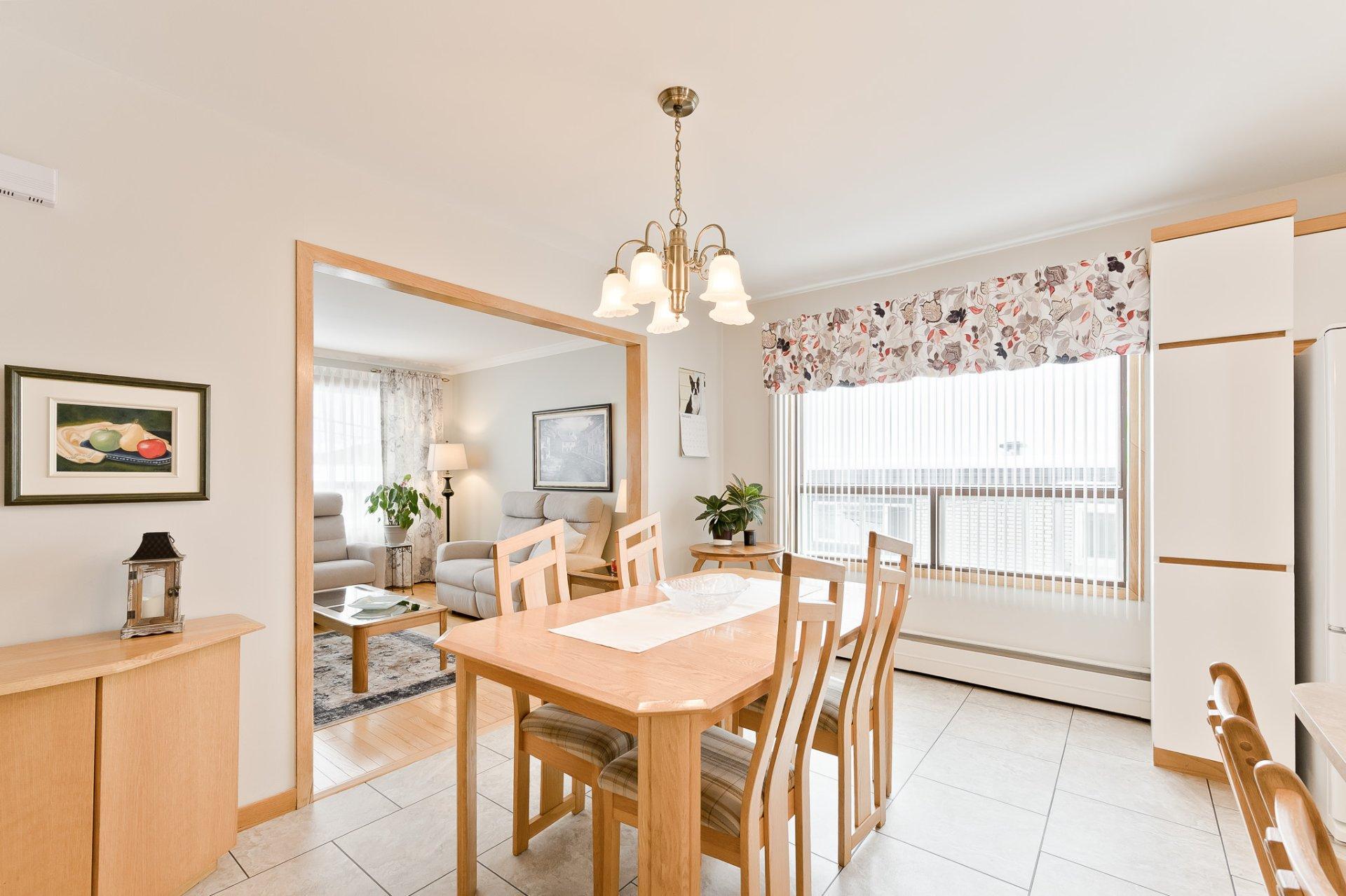 









1402

 - 1404


Rue St-Gilles

,
Sherbrooke (Les Nations),




QC
J1H3C4

