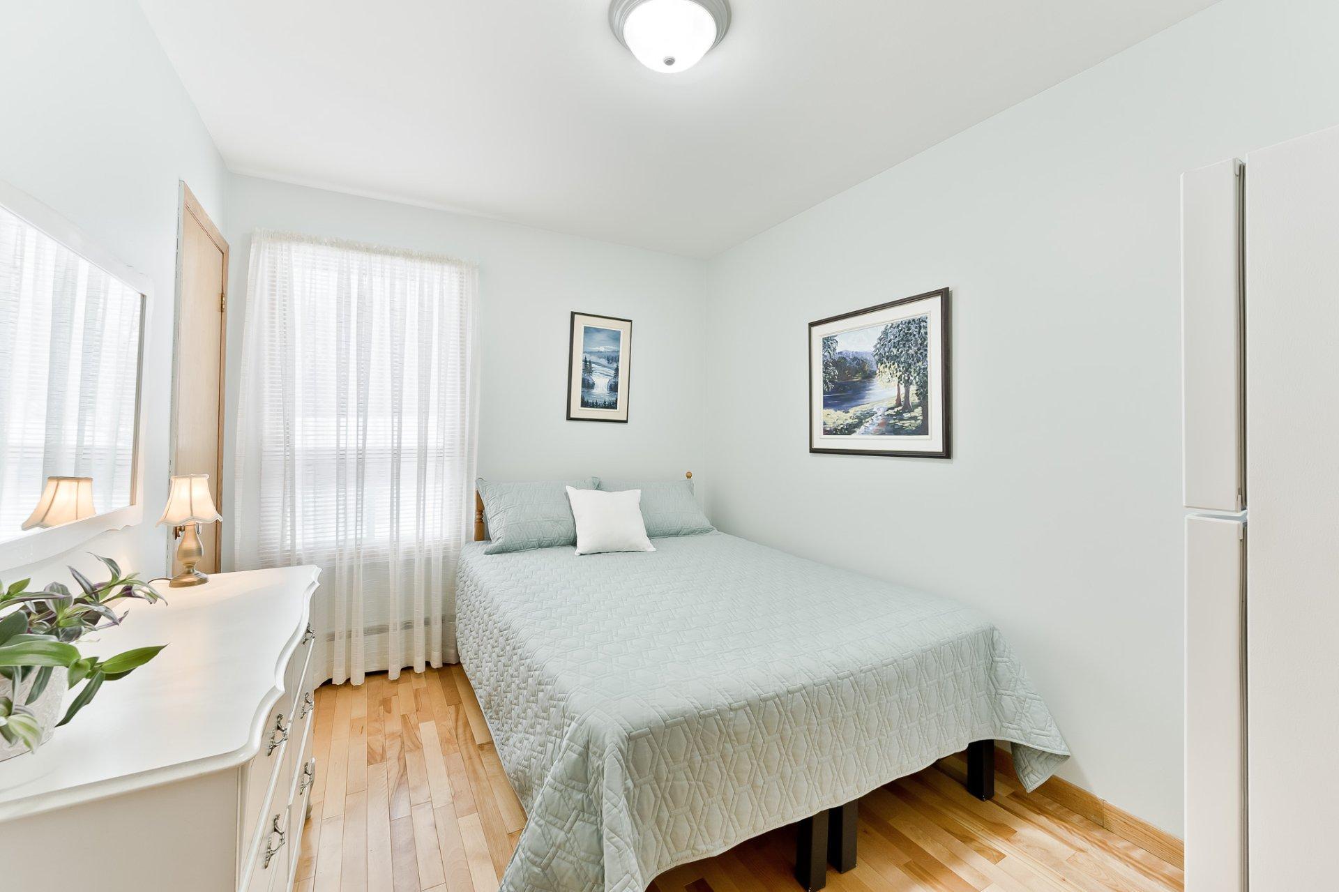 









1402

 - 1404


Rue St-Gilles

,
Sherbrooke (Les Nations),




QC
J1H3C4

