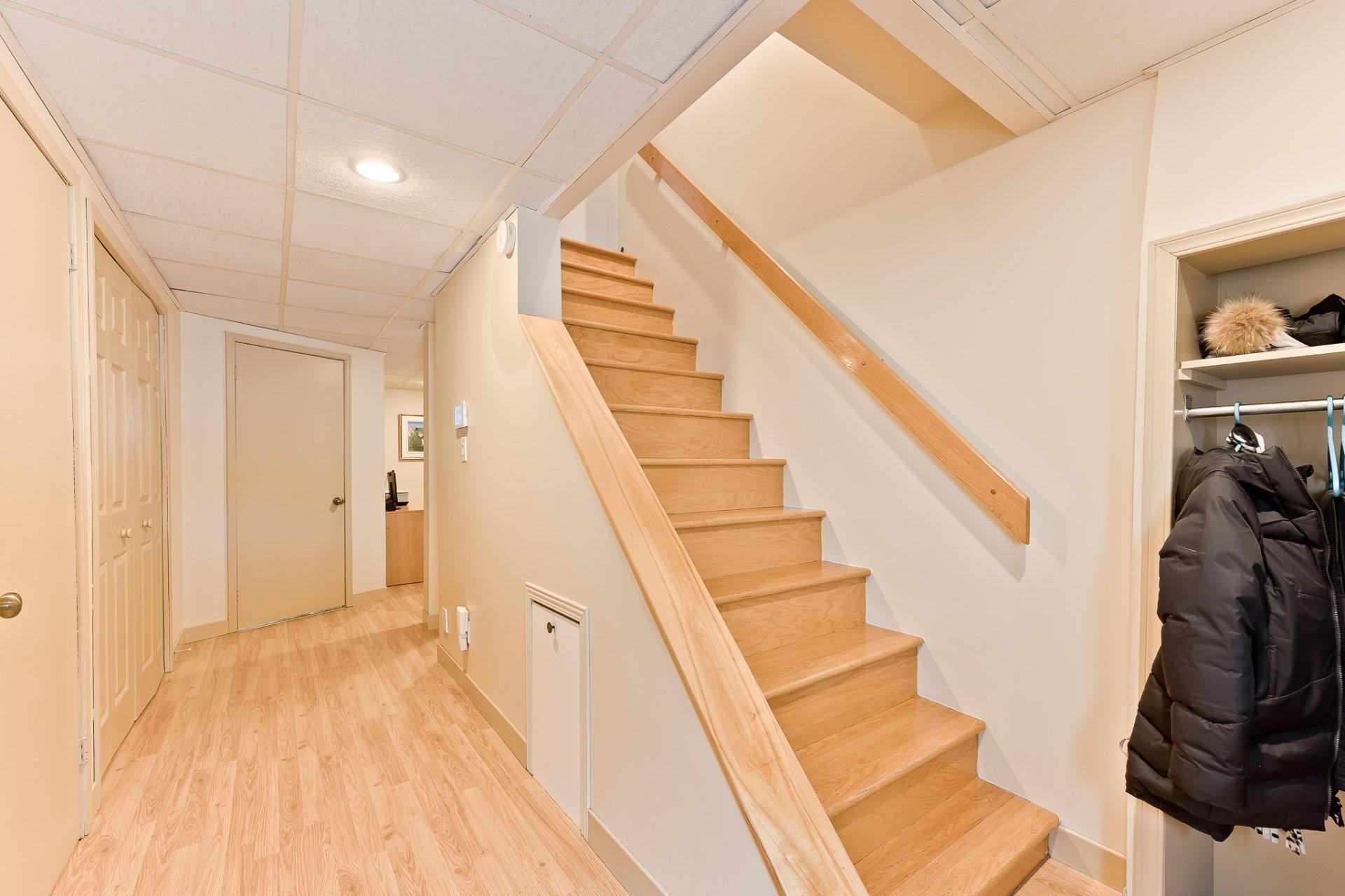 









1402

 - 1404


Rue St-Gilles

,
Sherbrooke (Les Nations),




QC
J1H3C4

