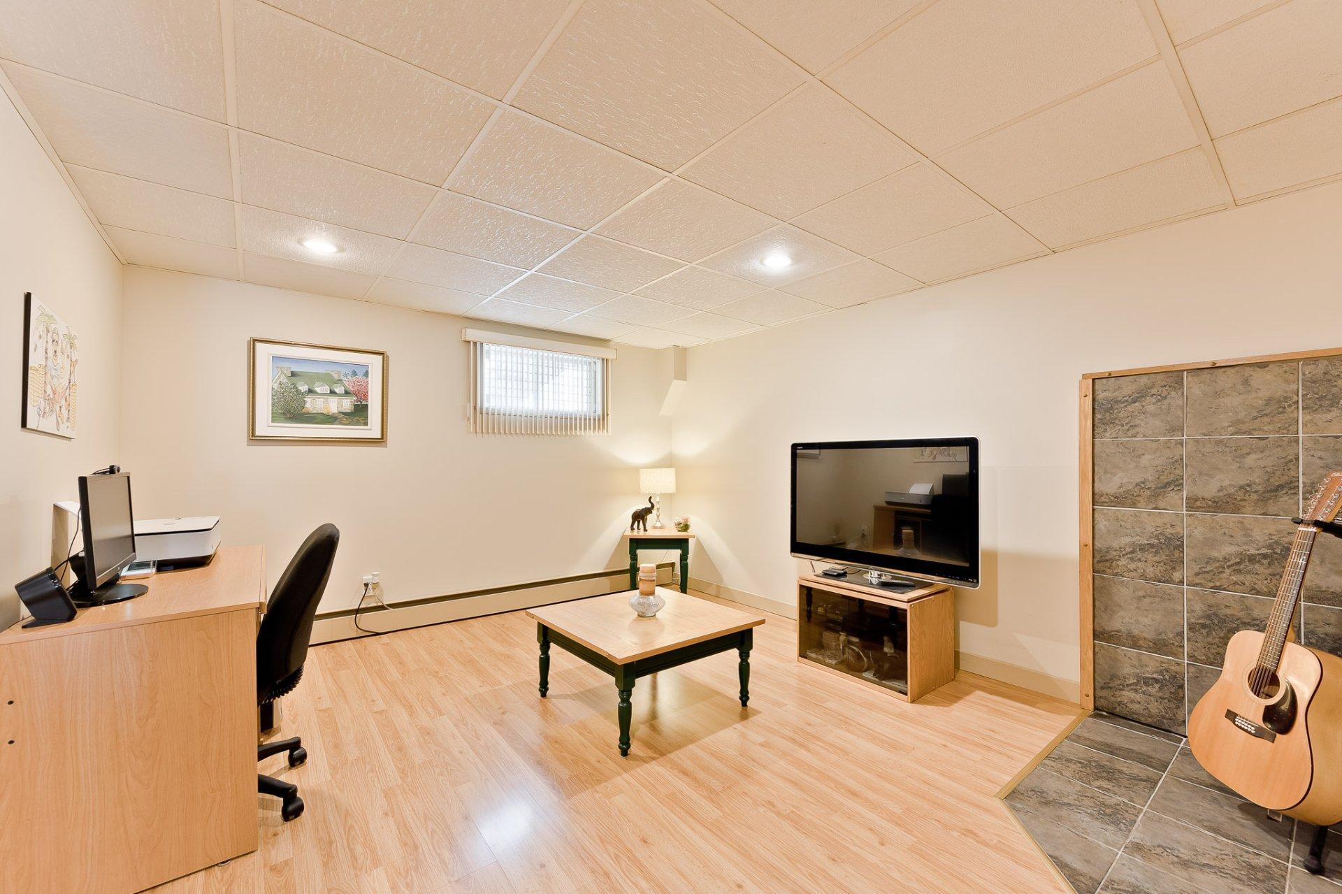 









1402

 - 1404


Rue St-Gilles

,
Sherbrooke (Les Nations),




QC
J1H3C4

