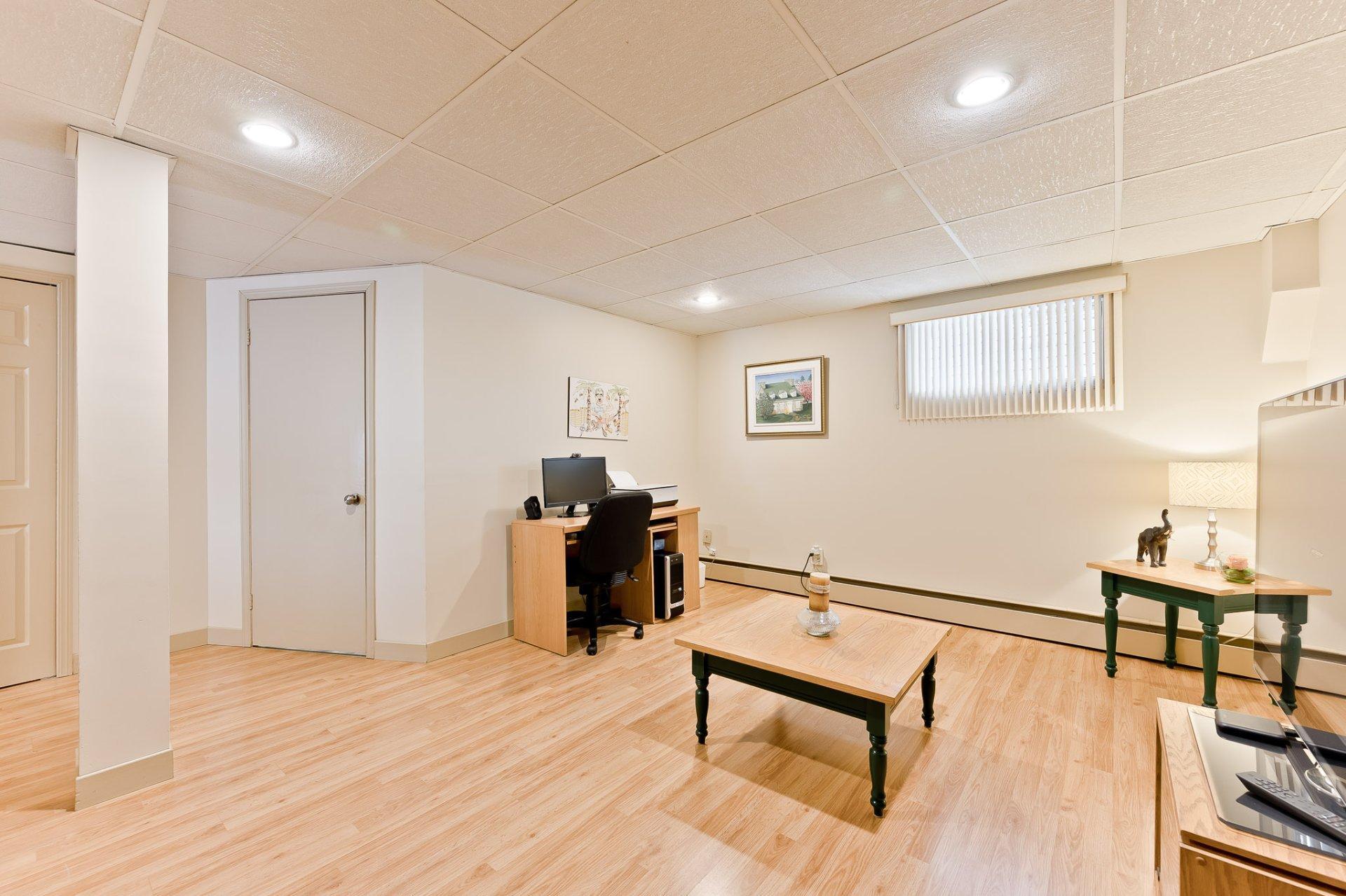 









1402

 - 1404


Rue St-Gilles

,
Sherbrooke (Les Nations),




QC
J1H3C4

