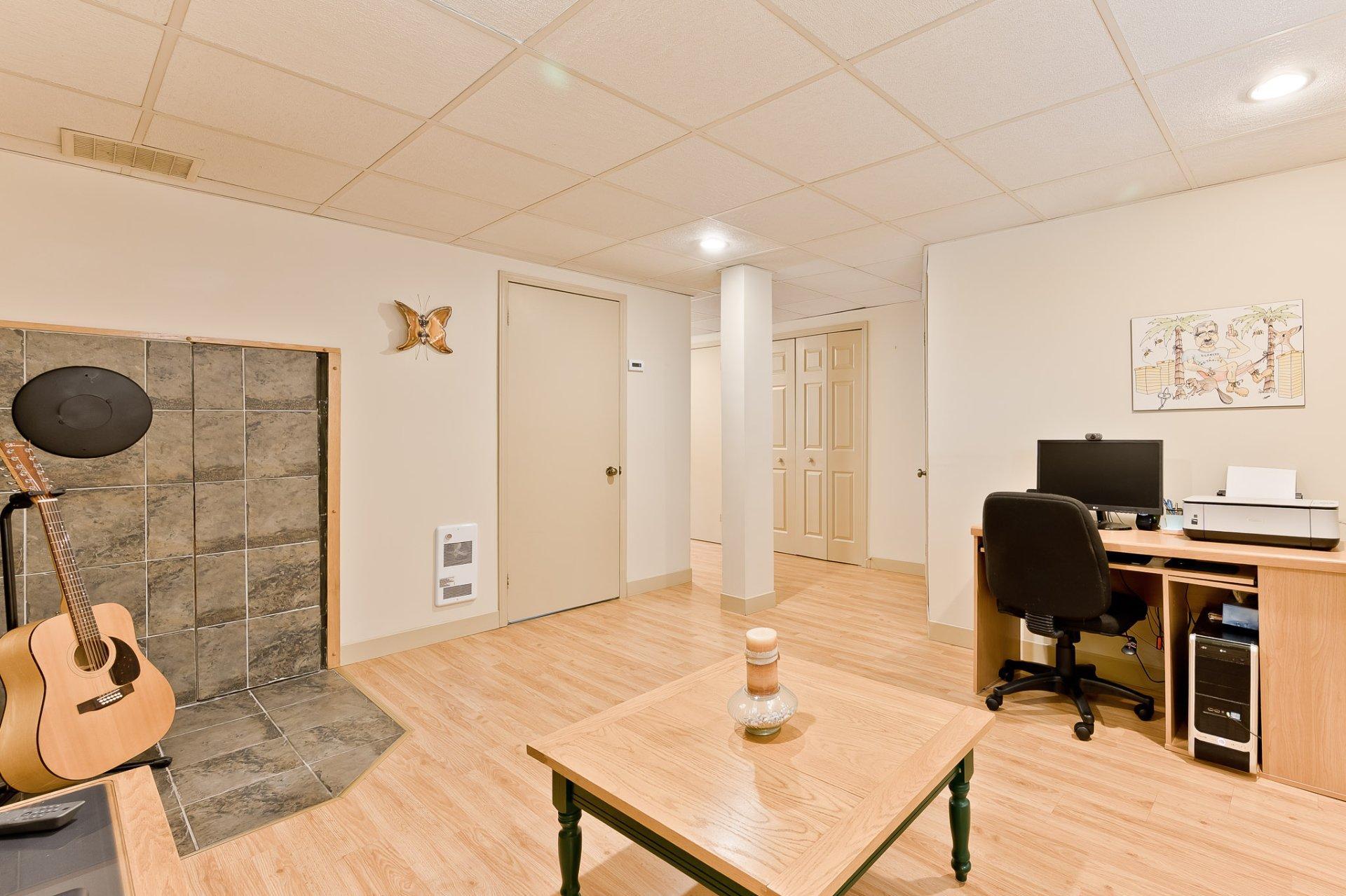 









1402

 - 1404


Rue St-Gilles

,
Sherbrooke (Les Nations),




QC
J1H3C4

