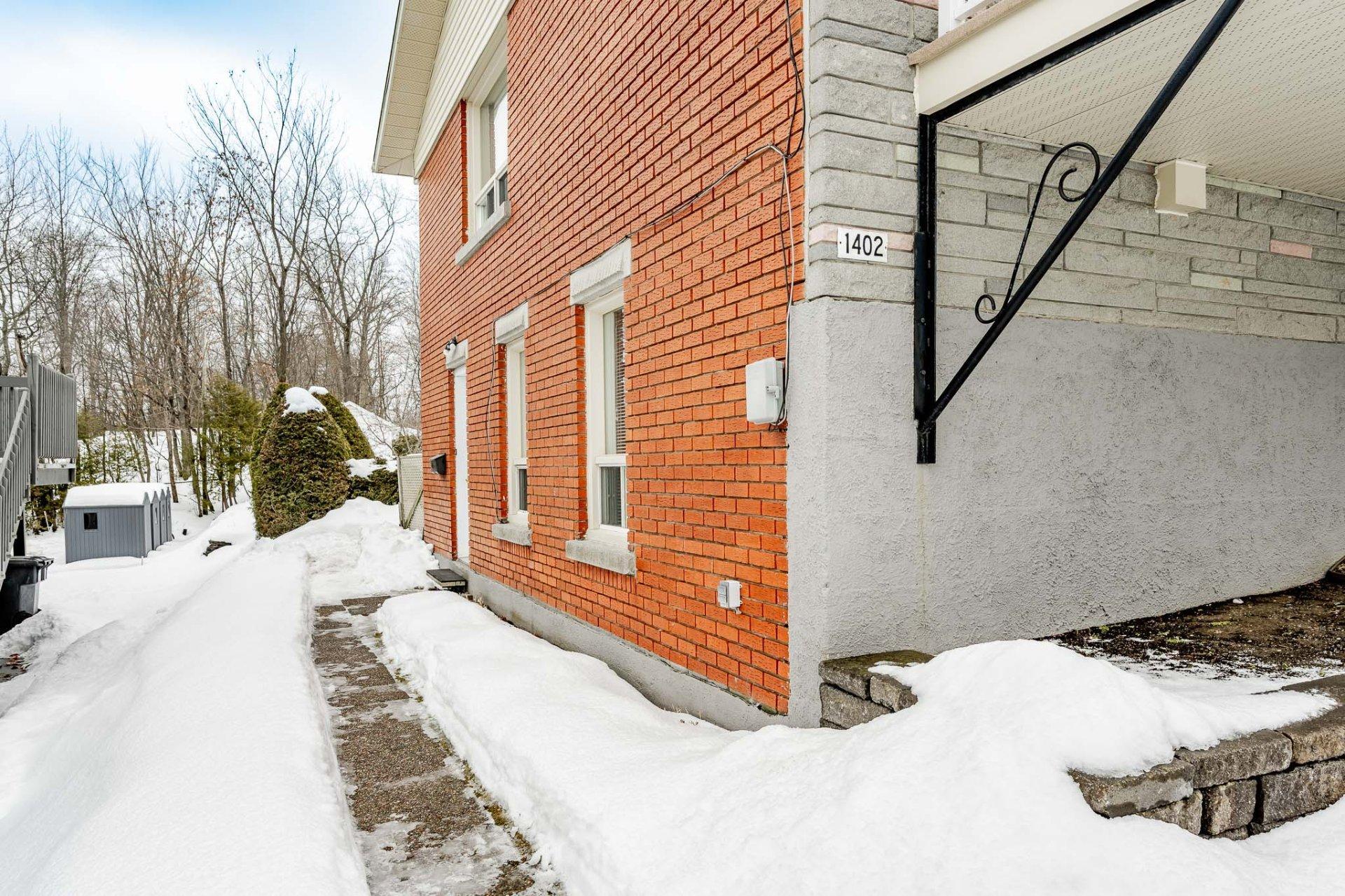 









1402

 - 1404


Rue St-Gilles

,
Sherbrooke (Les Nations),




QC
J1H3C4

