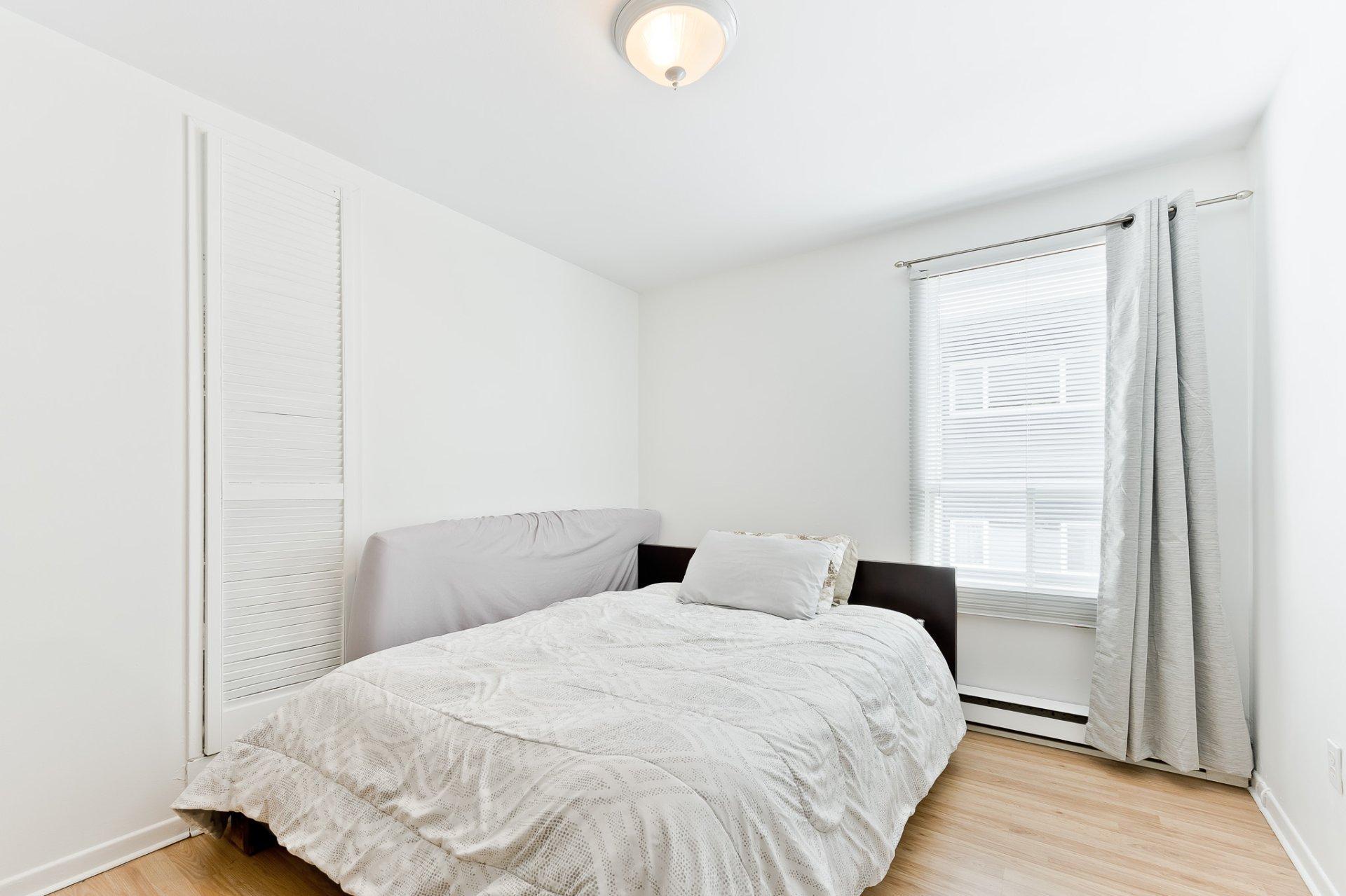 









1402

 - 1404


Rue St-Gilles

,
Sherbrooke (Les Nations),




QC
J1H3C4

