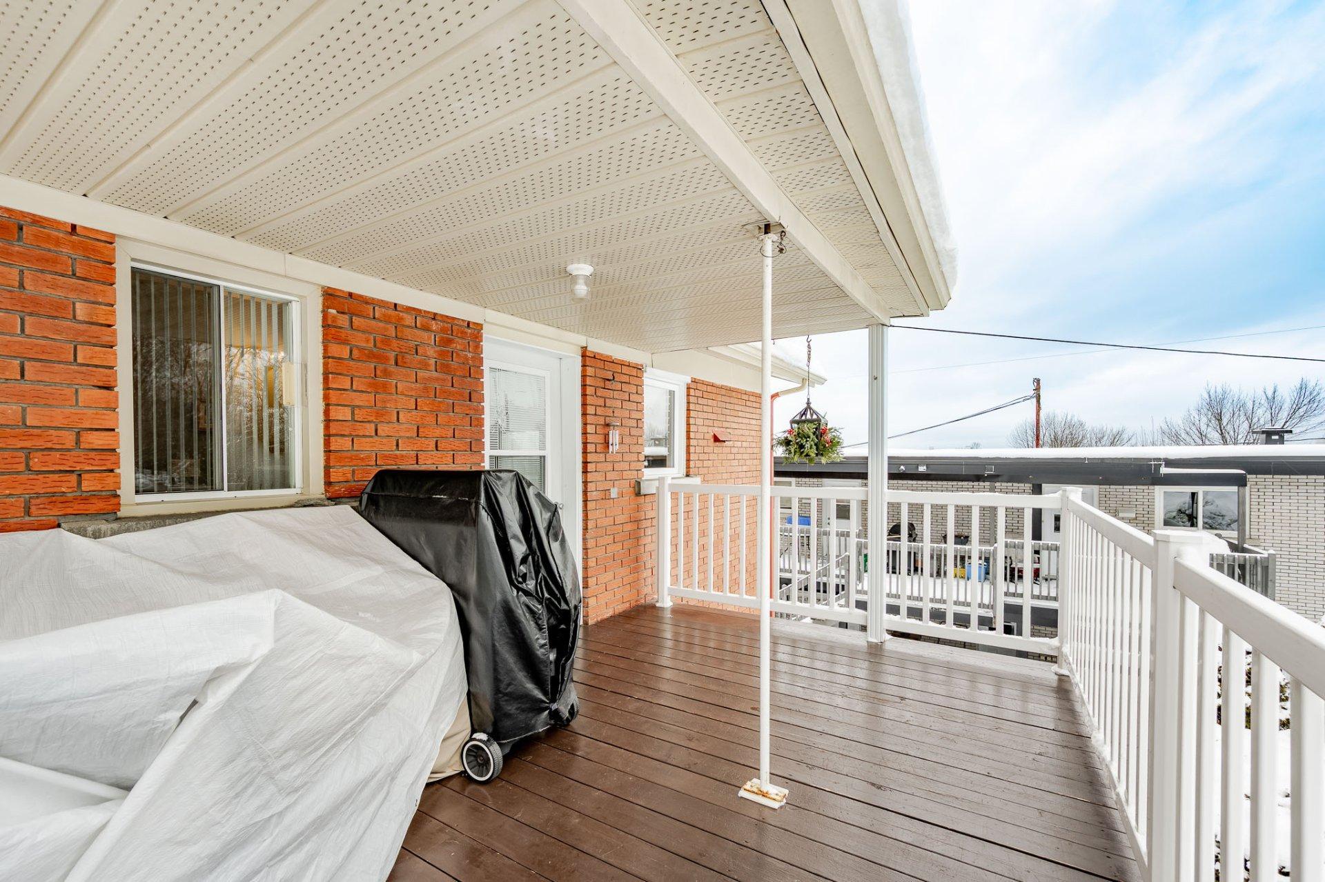 









1402

 - 1404


Rue St-Gilles

,
Sherbrooke (Les Nations),




QC
J1H3C4

