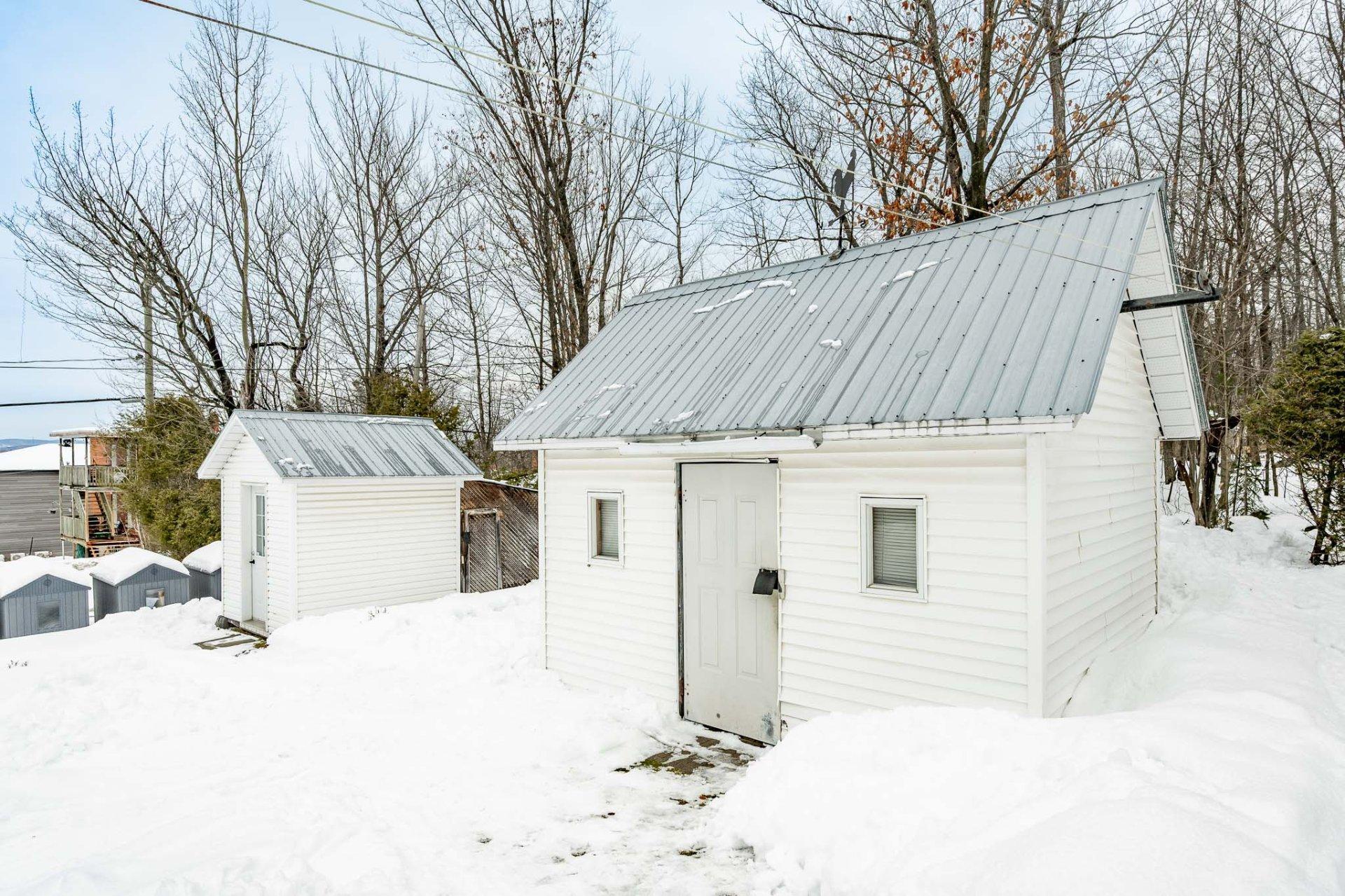 









1402

 - 1404


Rue St-Gilles

,
Sherbrooke (Les Nations),




QC
J1H3C4

