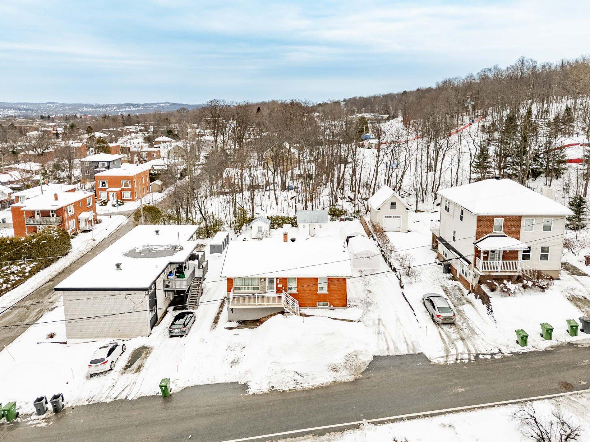 









1402

 - 1404


Rue St-Gilles

,
Sherbrooke (Les Nations),




QC
J1H3C4

