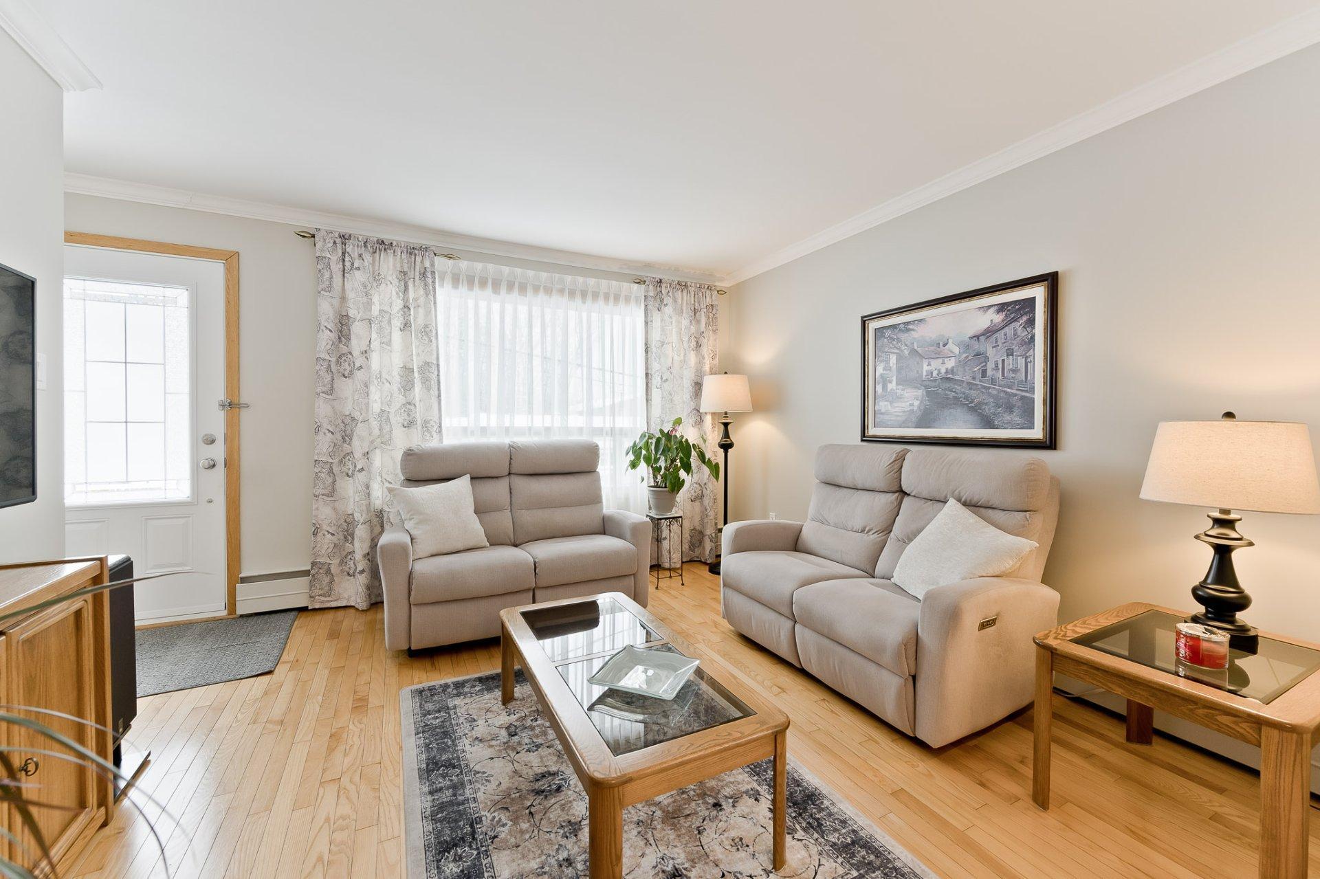 









1402

 - 1404


Rue St-Gilles

,
Sherbrooke (Les Nations),




QC
J1H3C4

