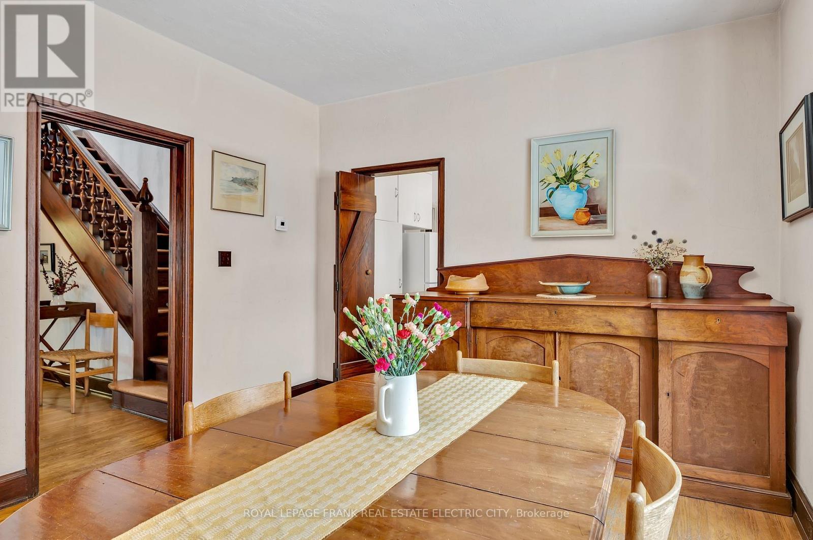 












82 DUBLIN STREET

,
Peterborough (Town Ward 3),




Ontario
K9H3A9

