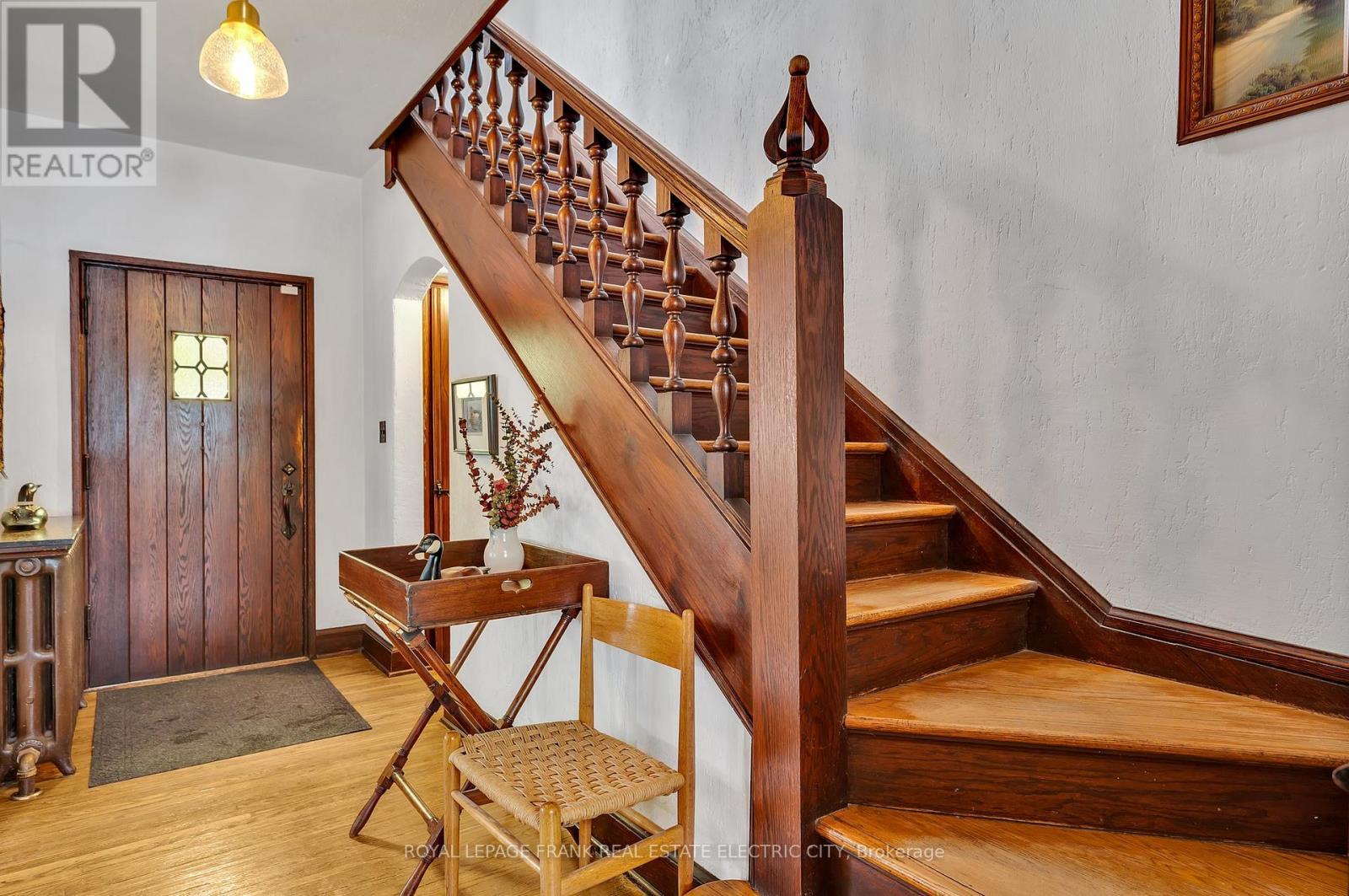 












82 DUBLIN STREET

,
Peterborough (Town Ward 3),




Ontario
K9H3A9

