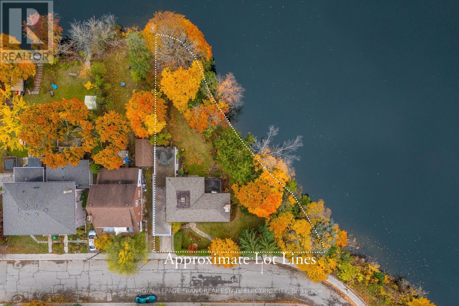 












82 DUBLIN STREET

,
Peterborough (Town Ward 3),




Ontario
K9H3A9

