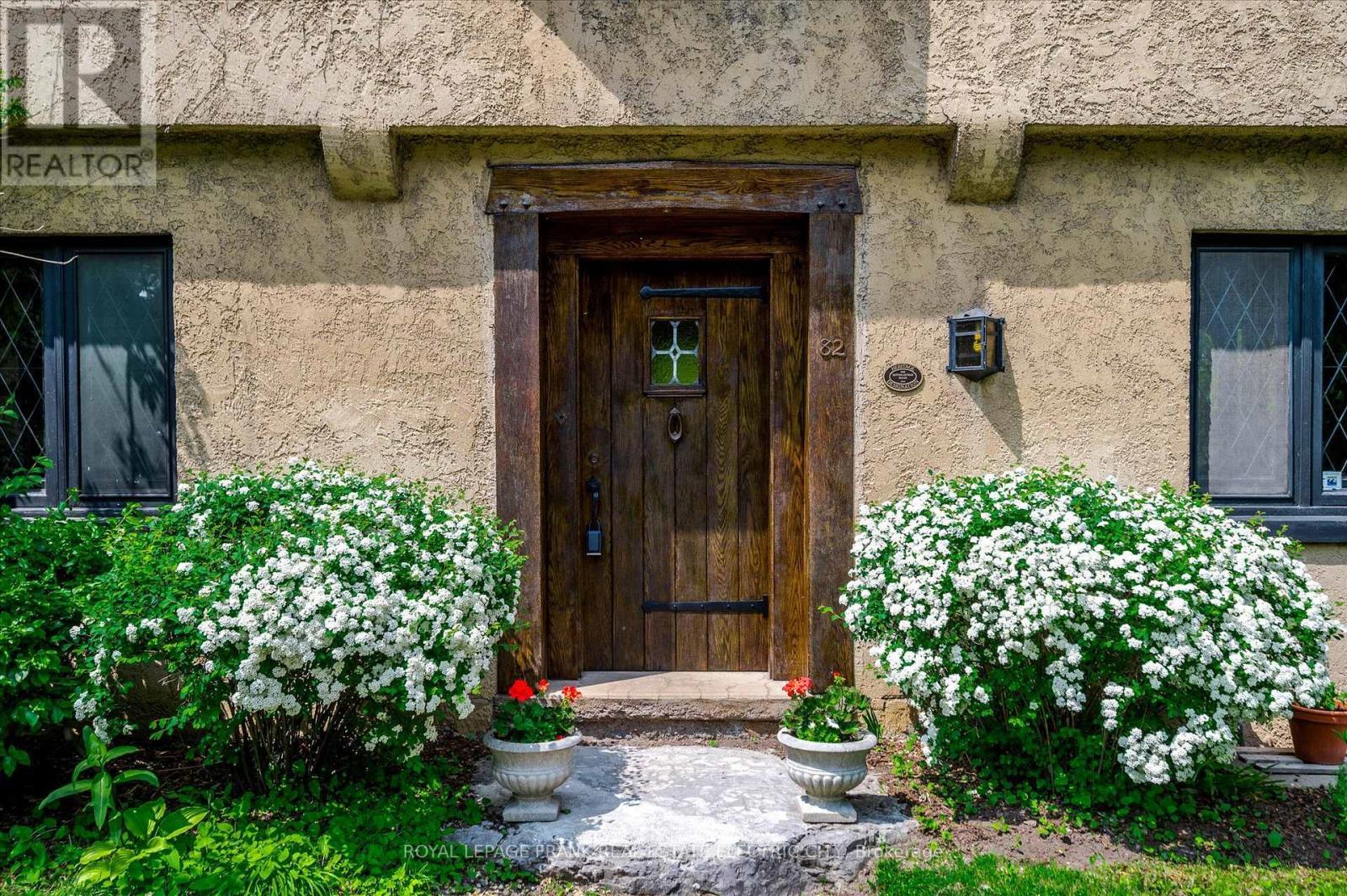 












82 DUBLIN STREET

,
Peterborough (Town Ward 3),




Ontario
K9H3A9

