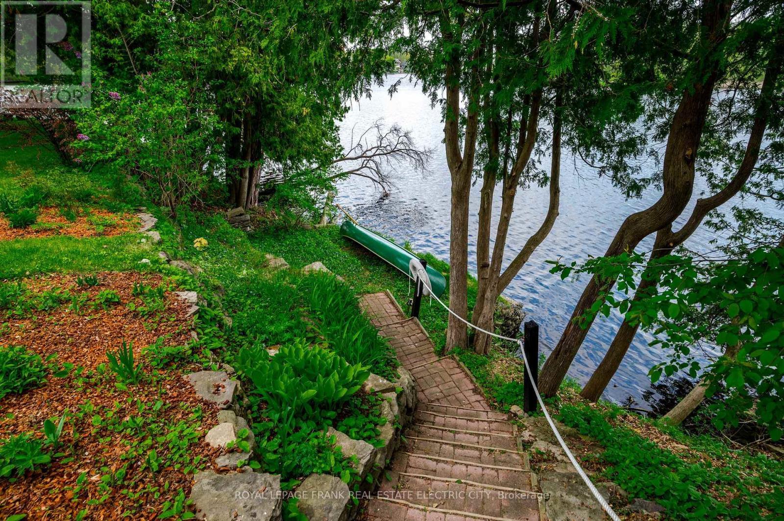 












82 DUBLIN STREET

,
Peterborough (Town Ward 3),




Ontario
K9H3A9

