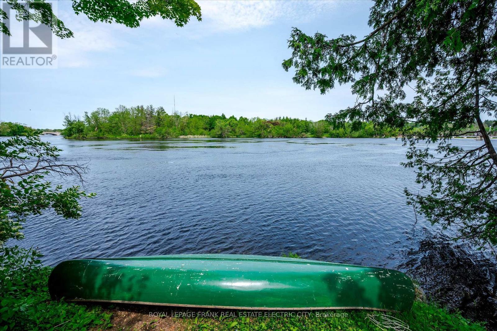 












82 DUBLIN STREET

,
Peterborough (Town Ward 3),




Ontario
K9H3A9

