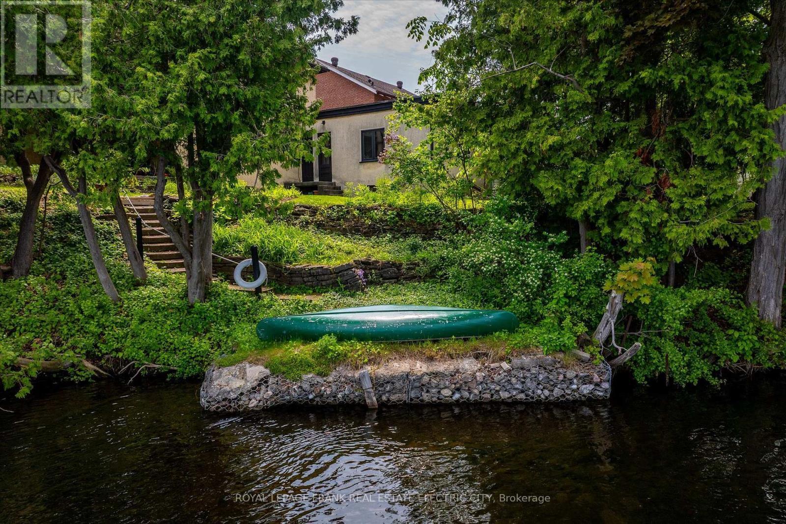 












82 DUBLIN STREET

,
Peterborough (Town Ward 3),




Ontario
K9H3A9

