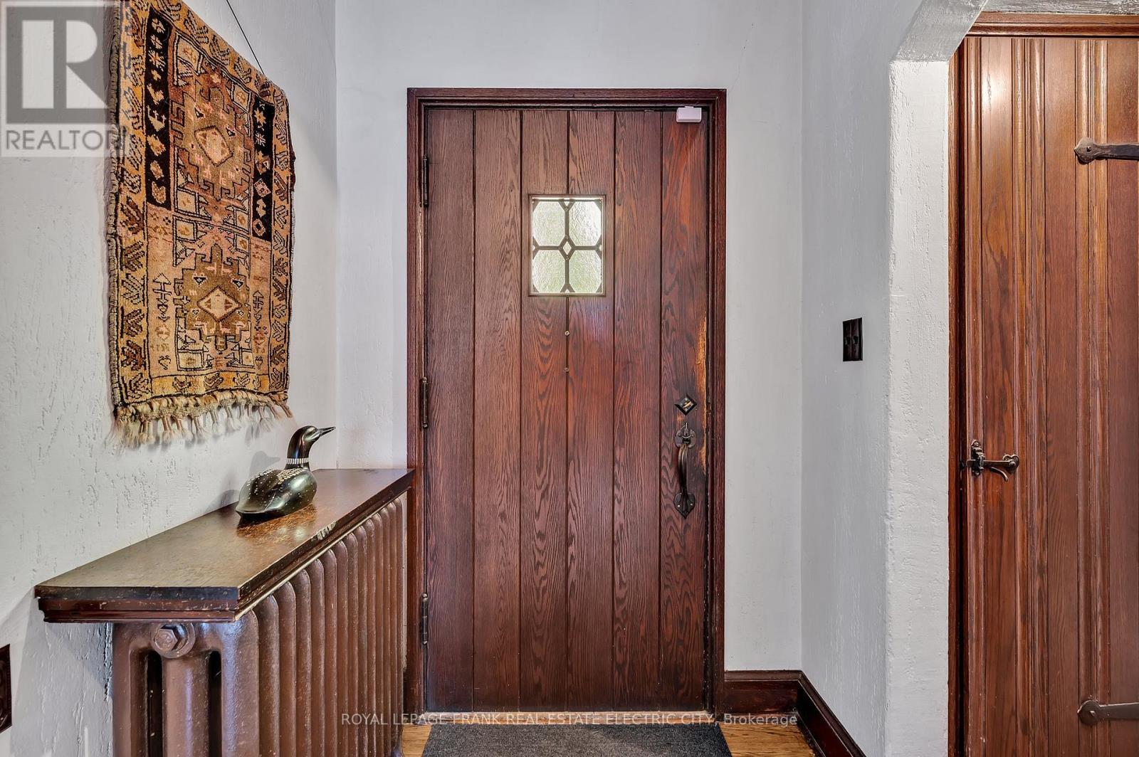 












82 DUBLIN STREET

,
Peterborough (Town Ward 3),




Ontario
K9H3A9

