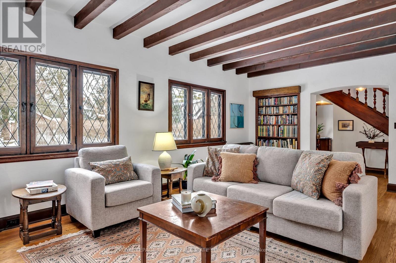 












82 DUBLIN STREET

,
Peterborough (Town Ward 3),




Ontario
K9H3A9

