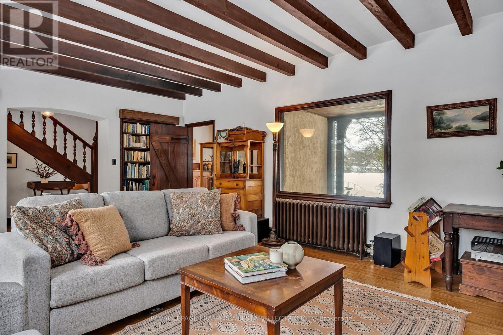 












82 DUBLIN STREET

,
Peterborough (Town Ward 3),




Ontario
K9H3A9

