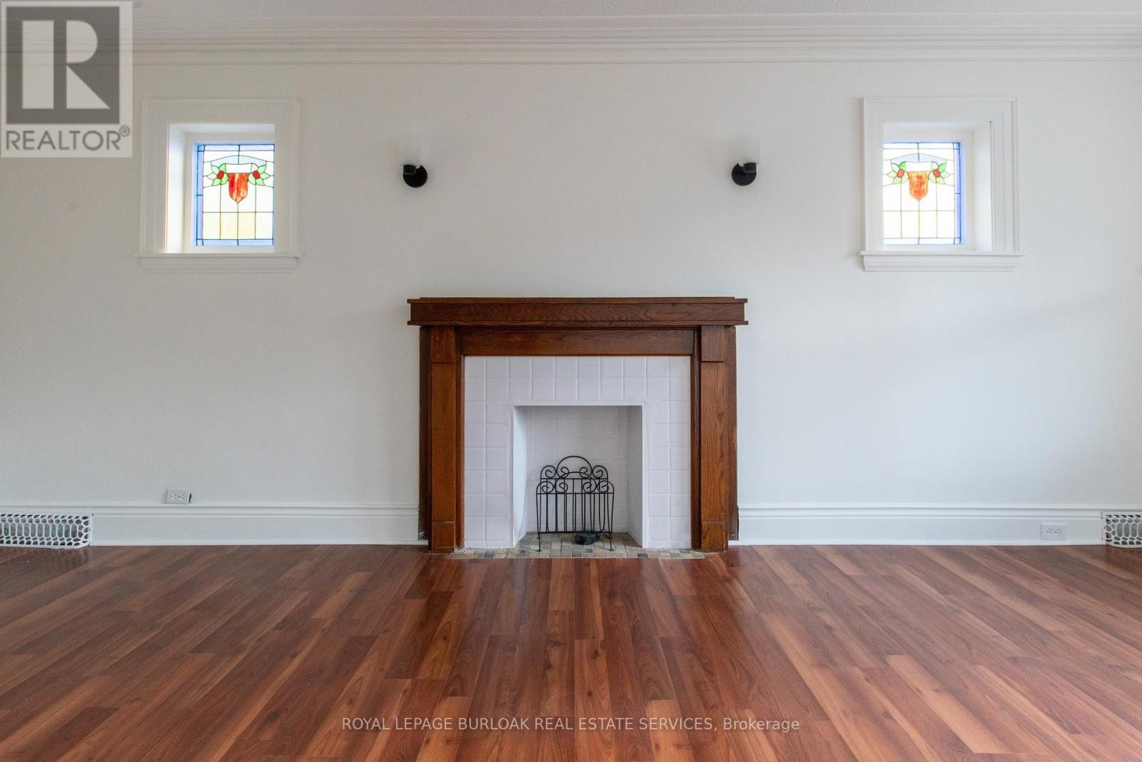 












49 PROVINCE STREET S

,
Hamilton,




Ontario
L8K2K7

