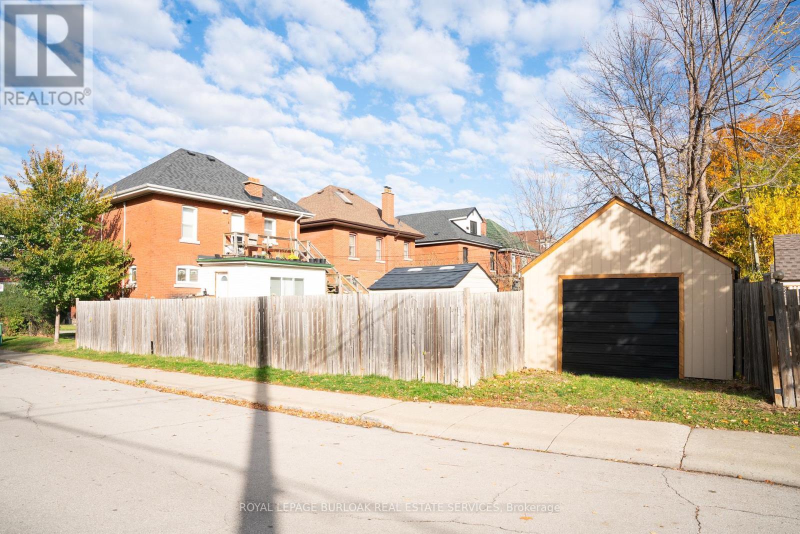 












49 PROVINCE STREET S

,
Hamilton,




Ontario
L8K2K7

