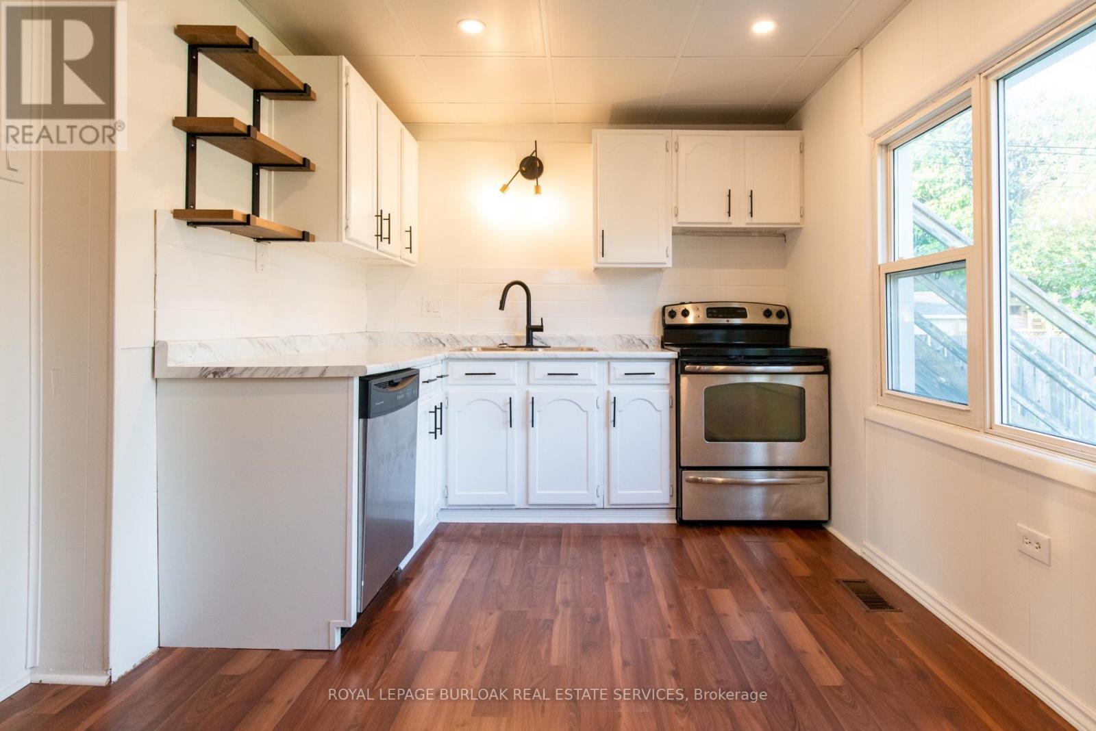 












49 PROVINCE STREET S

,
Hamilton,




Ontario
L8K2K7

