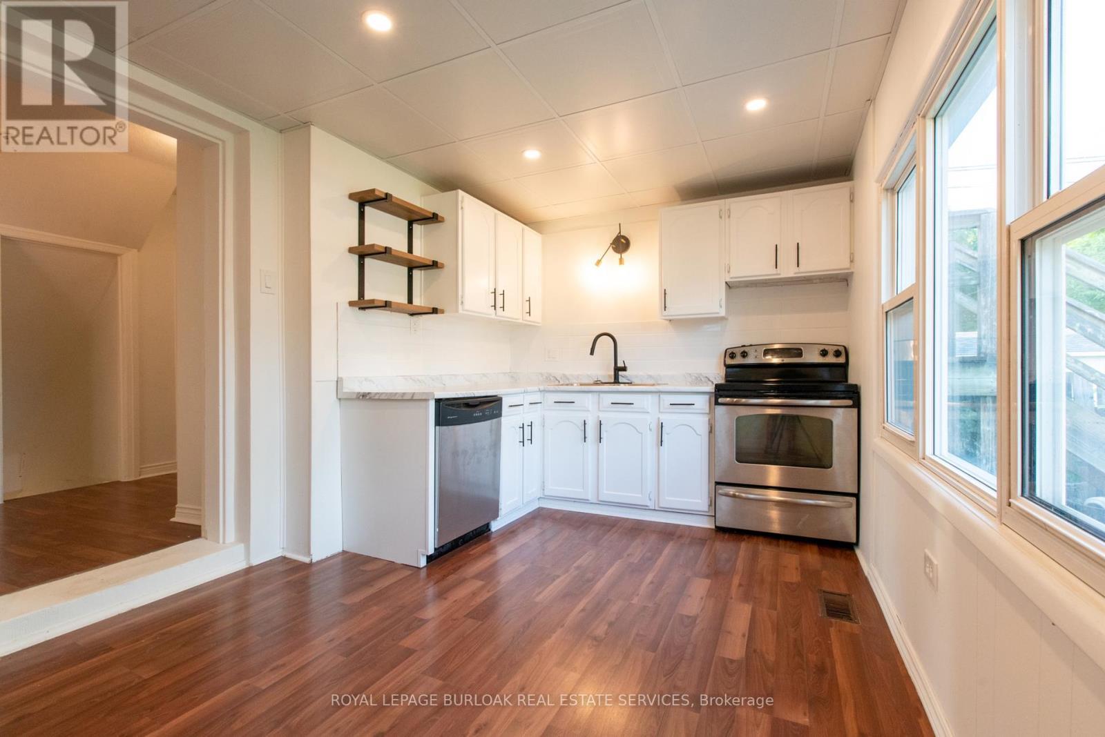 












49 PROVINCE STREET S

,
Hamilton,




Ontario
L8K2K7

