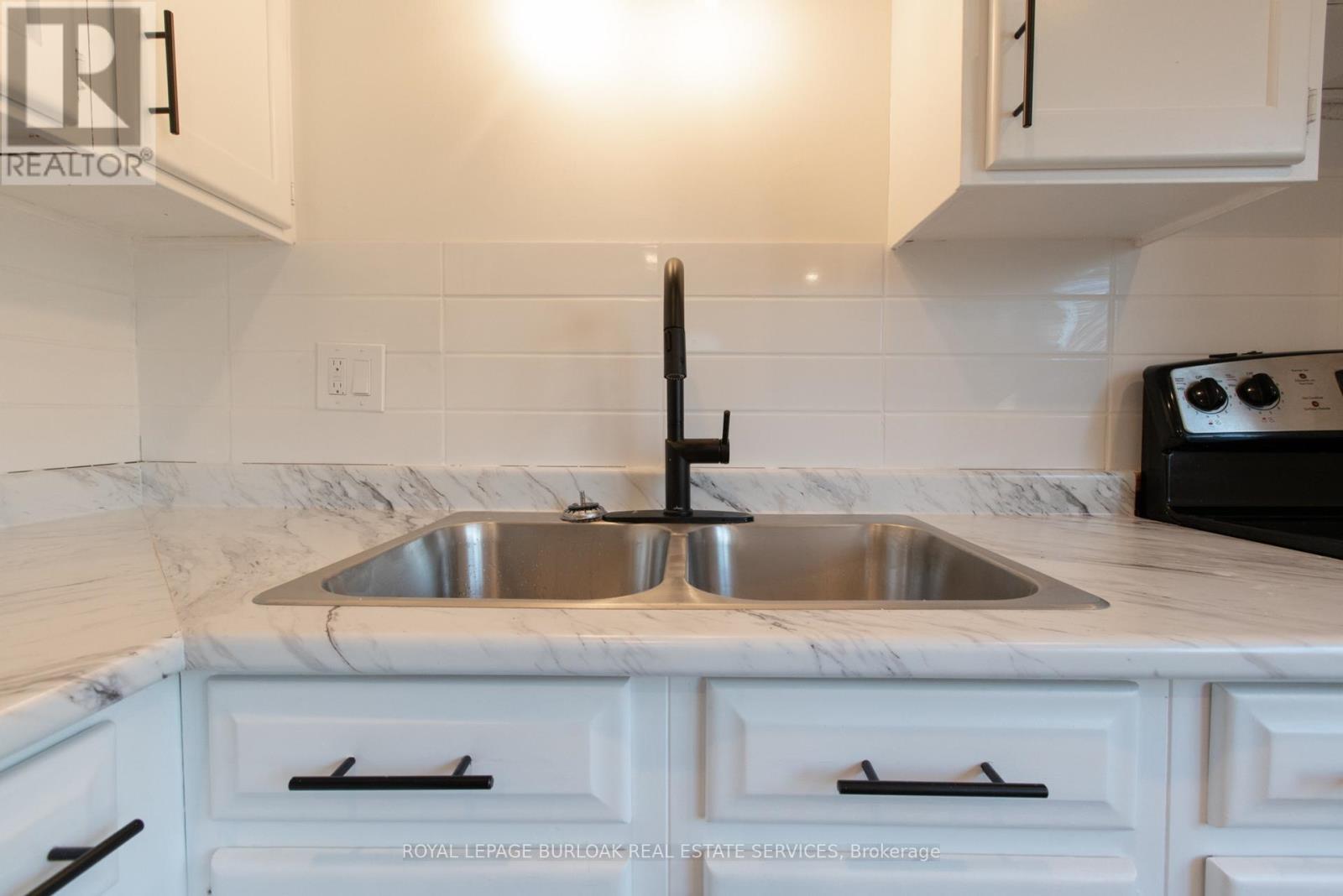 












49 PROVINCE STREET S

,
Hamilton,




Ontario
L8K2K7

