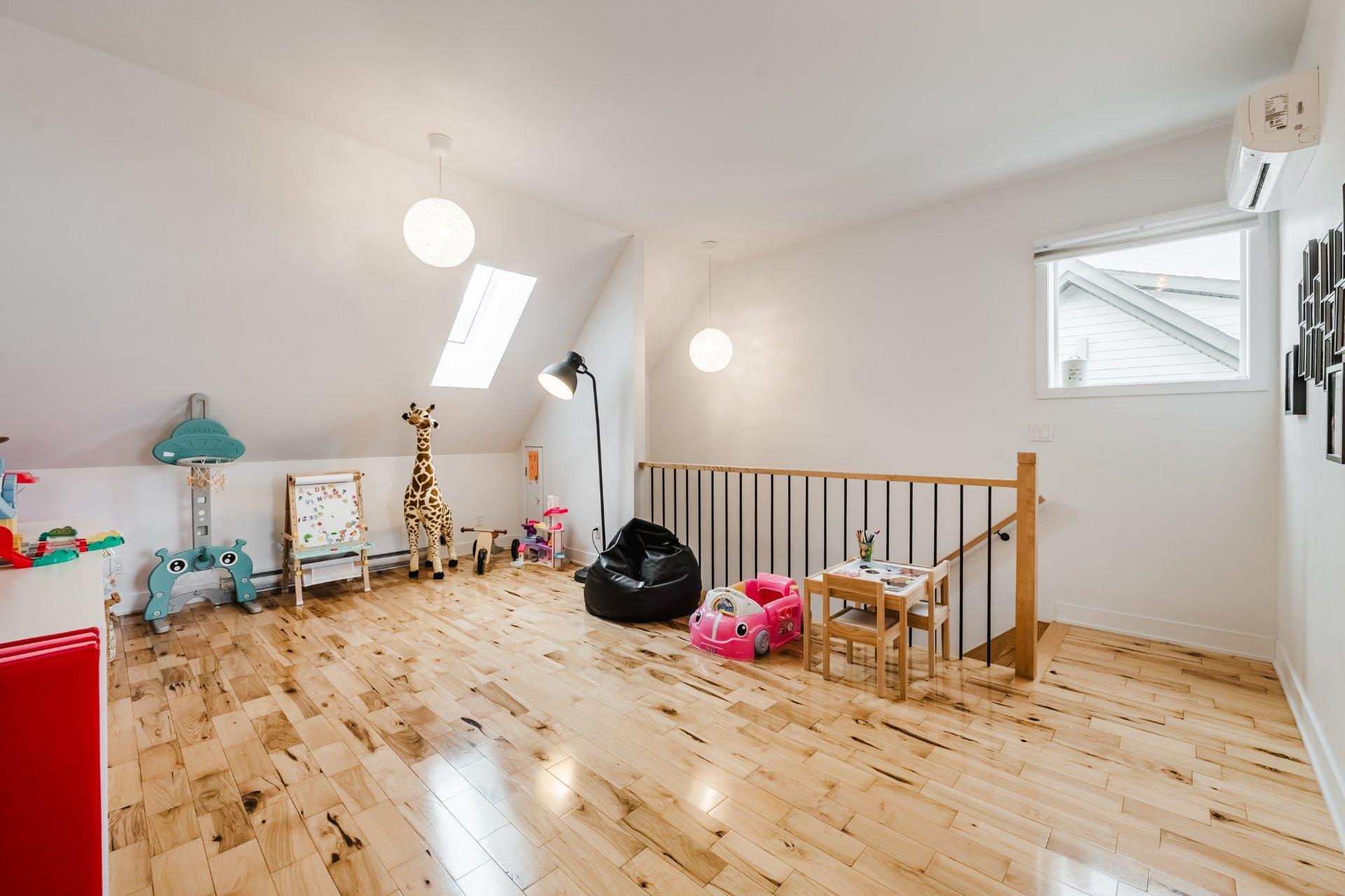 









960


Rue Moquin

,
Chambly,




QC
J3L1P8

