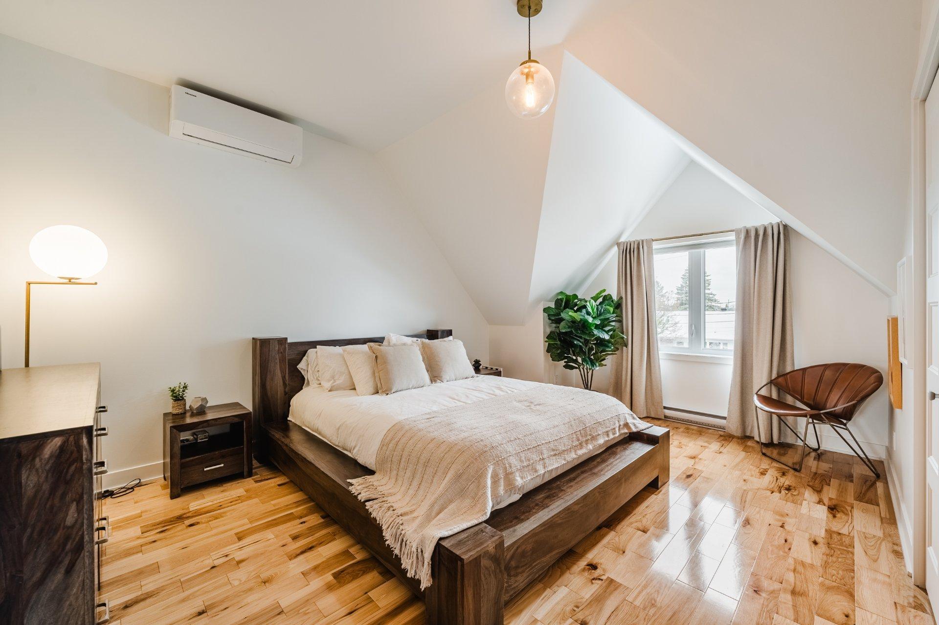 









960


Rue Moquin

,
Chambly,




QC
J3L1P8

