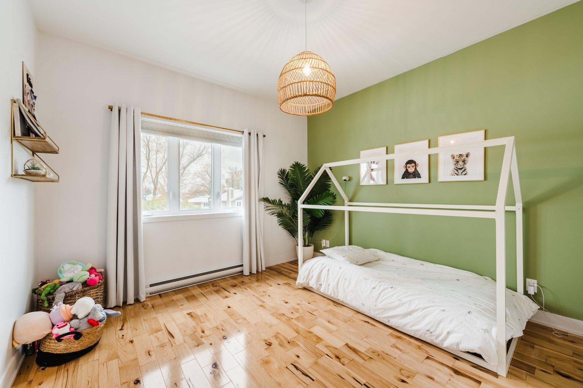 









960


Rue Moquin

,
Chambly,




QC
J3L1P8

