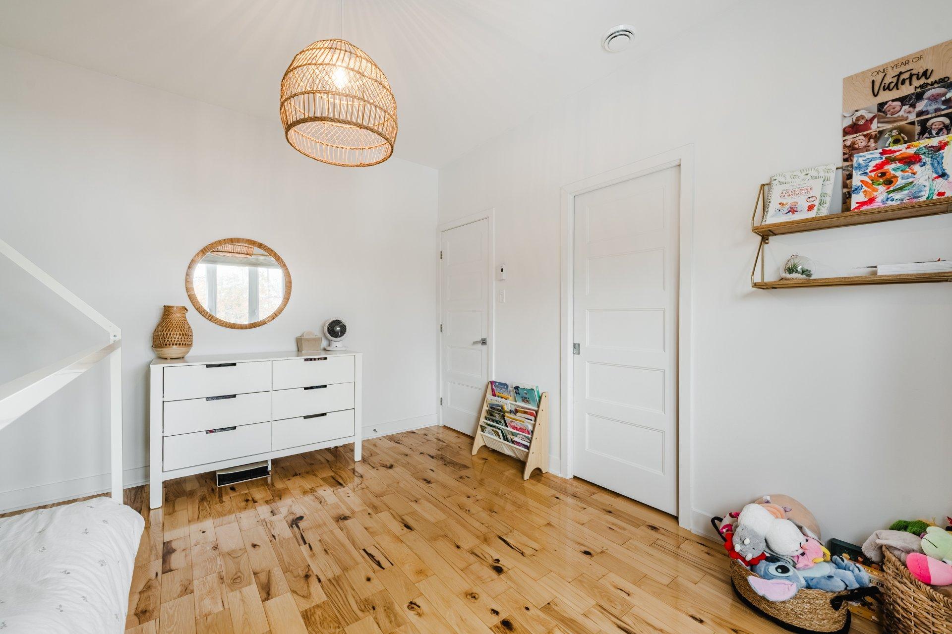 









960


Rue Moquin

,
Chambly,




QC
J3L1P8

