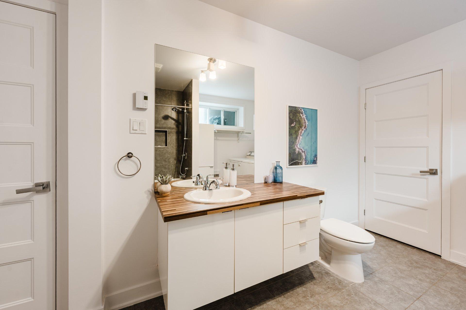 









960


Rue Moquin

,
Chambly,




QC
J3L1P8

