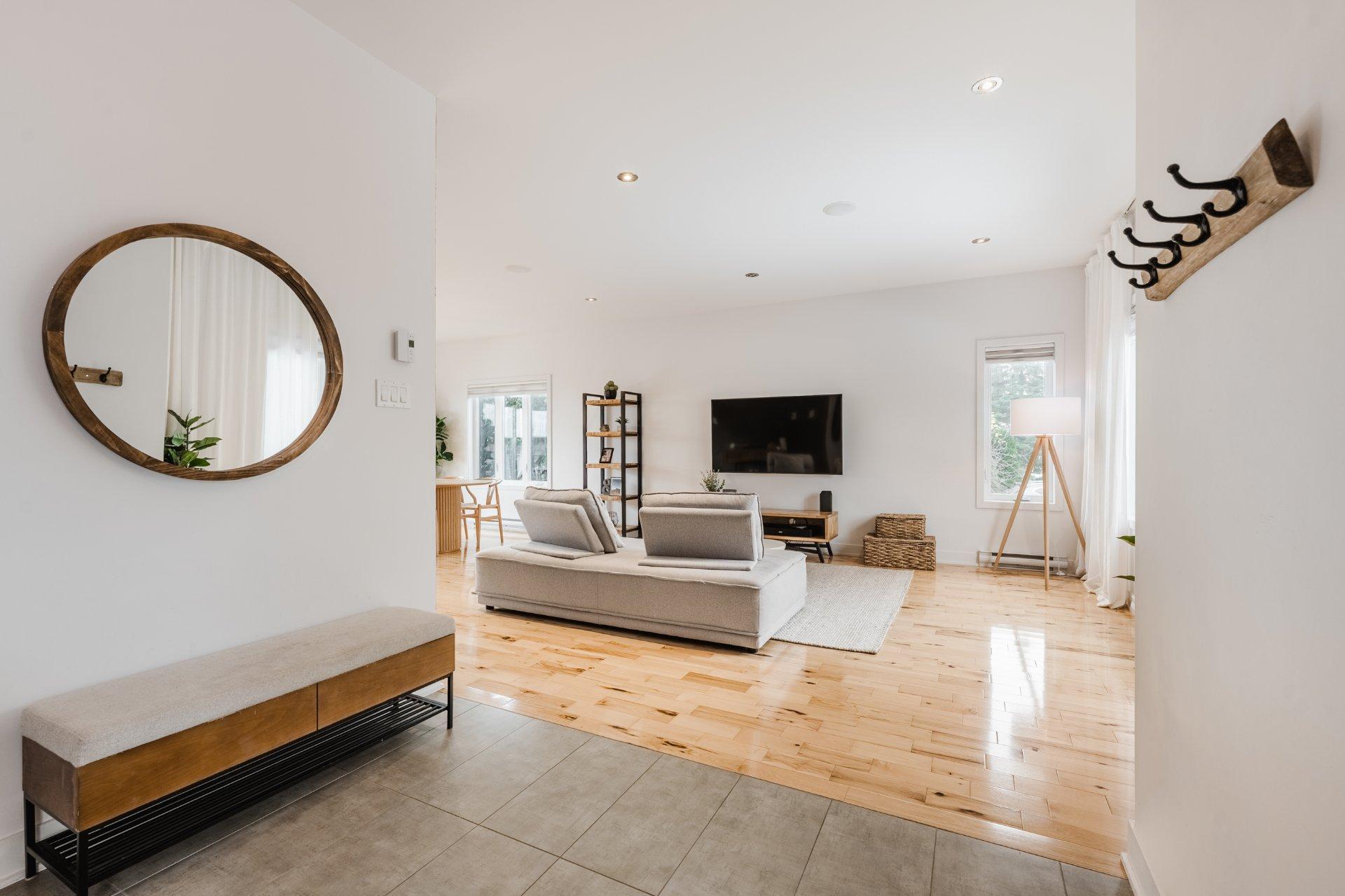 









960


Rue Moquin

,
Chambly,




QC
J3L1P8

