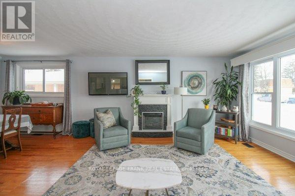 












1189 TRENTWAY VISTA

,
Peterborough (Northcrest Ward 5),




Ontario
K9H6N7

