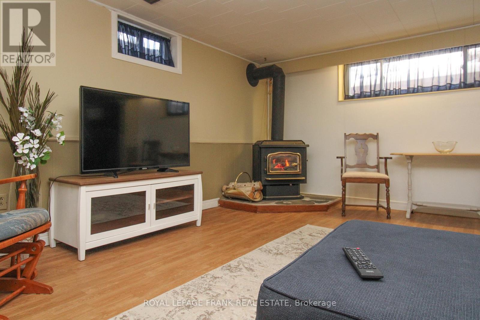 












1189 TRENTWAY VISTA

,
Peterborough (Northcrest Ward 5),




Ontario
K9H6N7

