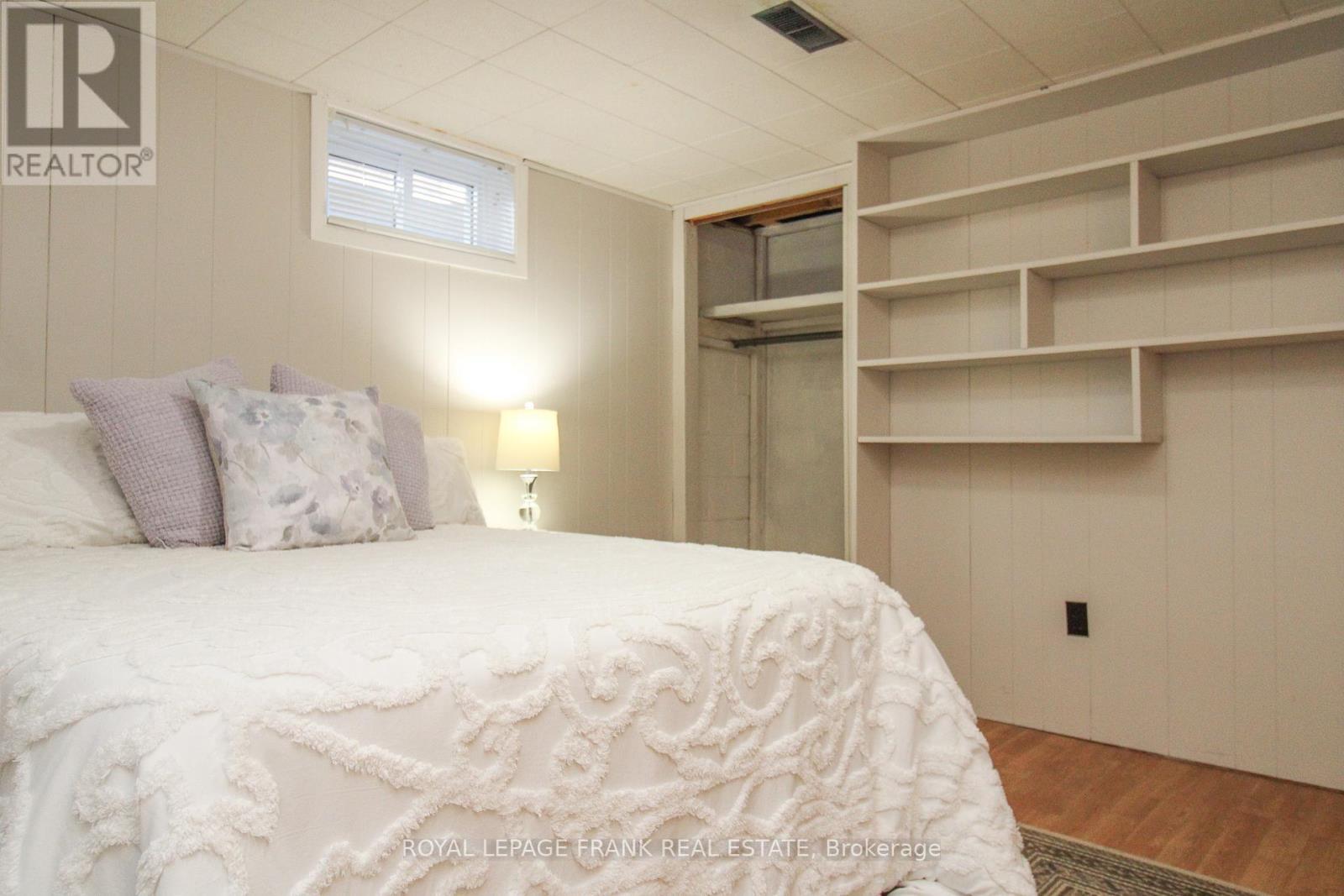 












1189 TRENTWAY VISTA

,
Peterborough (Northcrest Ward 5),




Ontario
K9H6N7

