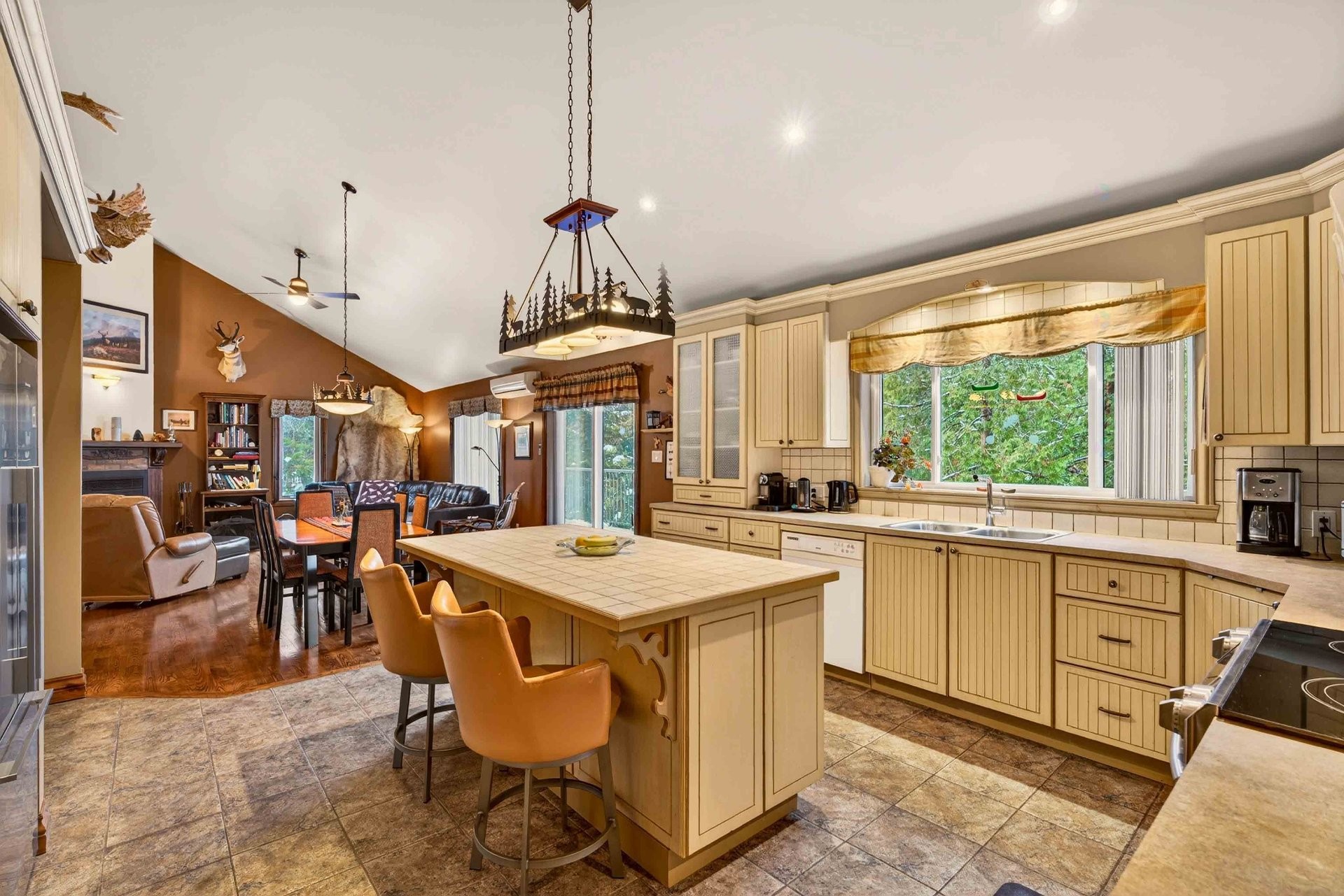 









1816


Ch. du Lac-Boileau O.

,
Rivière-Rouge,




QC
J0T1T0

