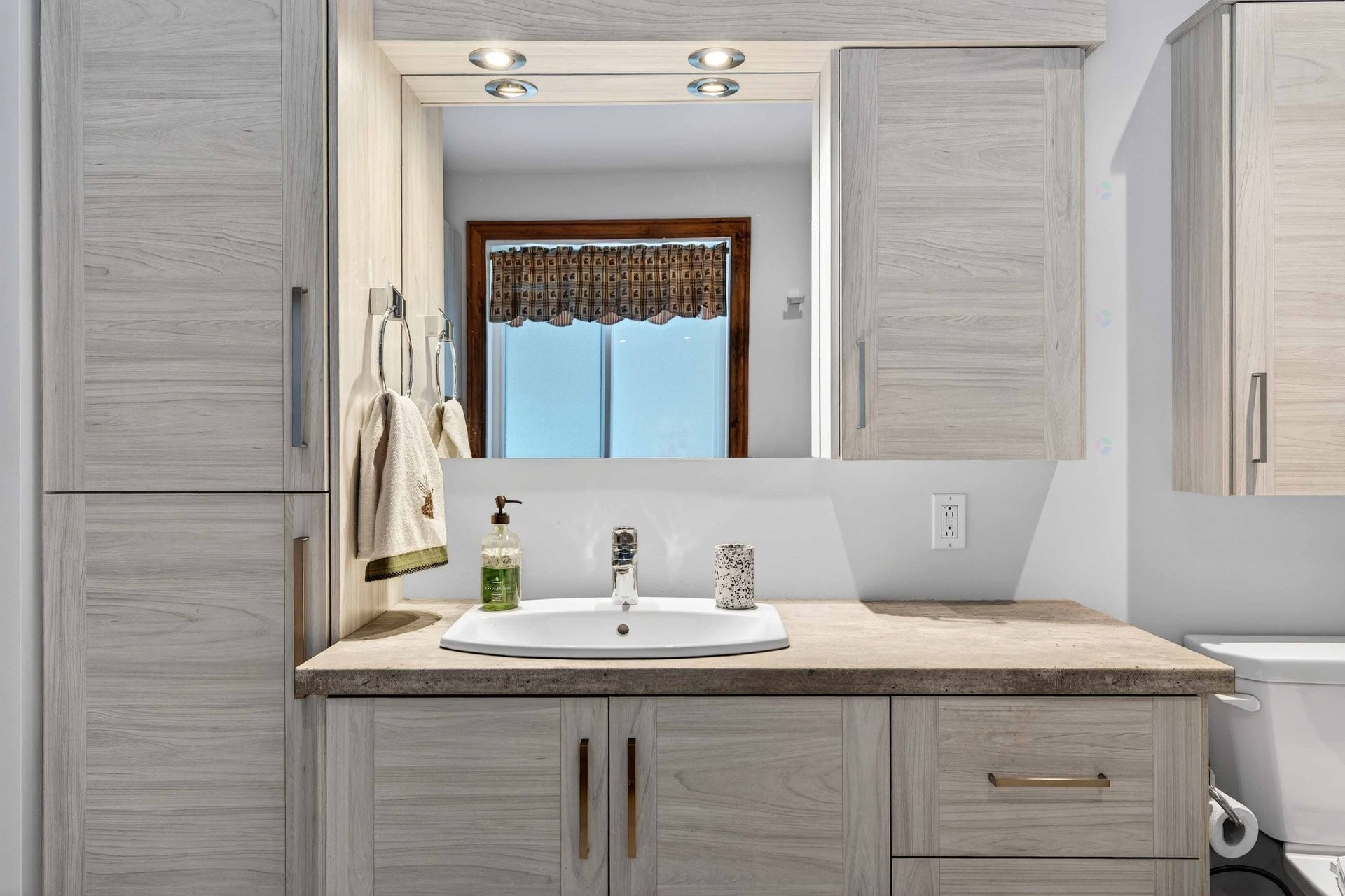 









1816


Ch. du Lac-Boileau O.

,
Rivière-Rouge,




QC
J0T1T0

