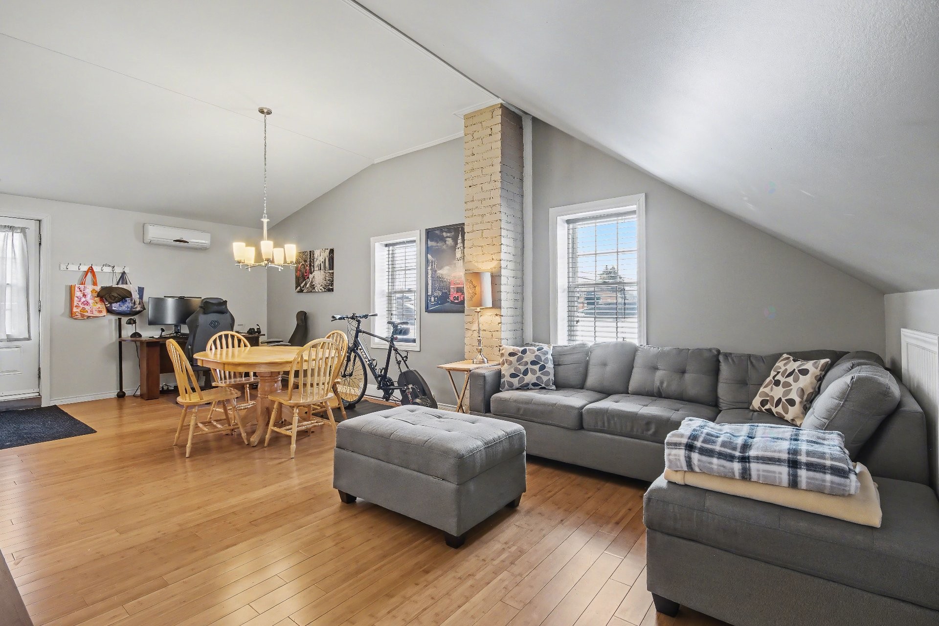 









151

 - 153


Rue St-Germain

,
Saint-Jean-sur-Richelieu,




QC
J3B3H9

