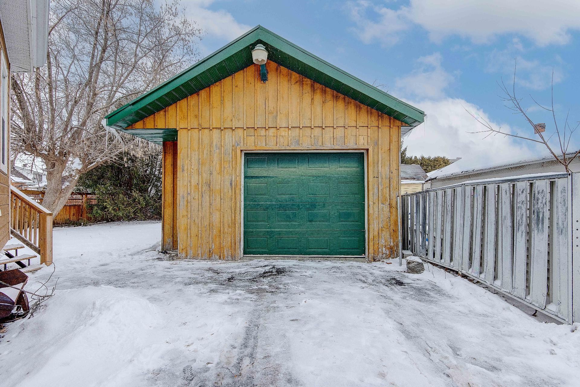 









151

 - 153


Rue St-Germain

,
Saint-Jean-sur-Richelieu,




QC
J3B3H9

