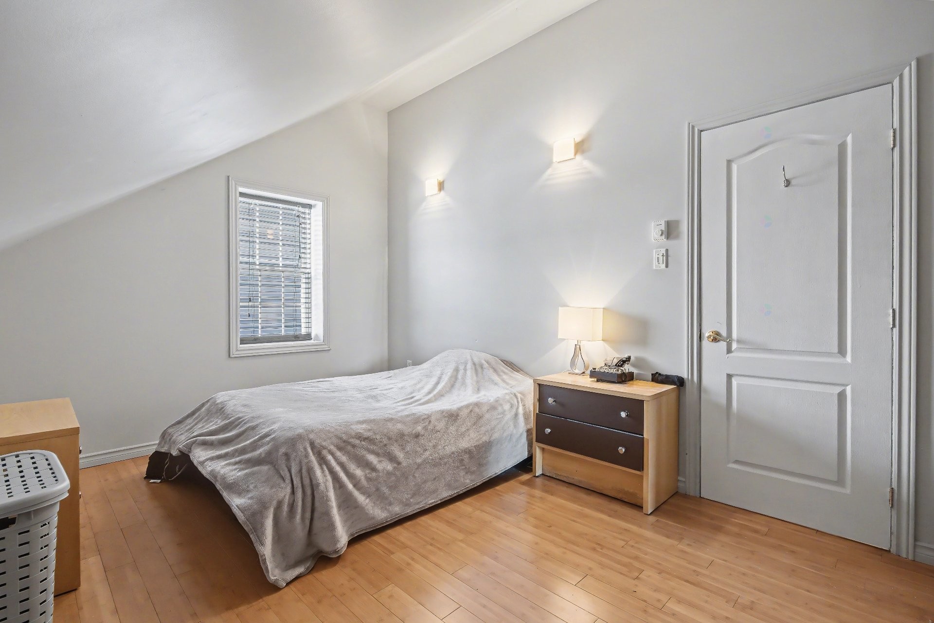 









151

 - 153


Rue St-Germain

,
Saint-Jean-sur-Richelieu,




QC
J3B3H9

