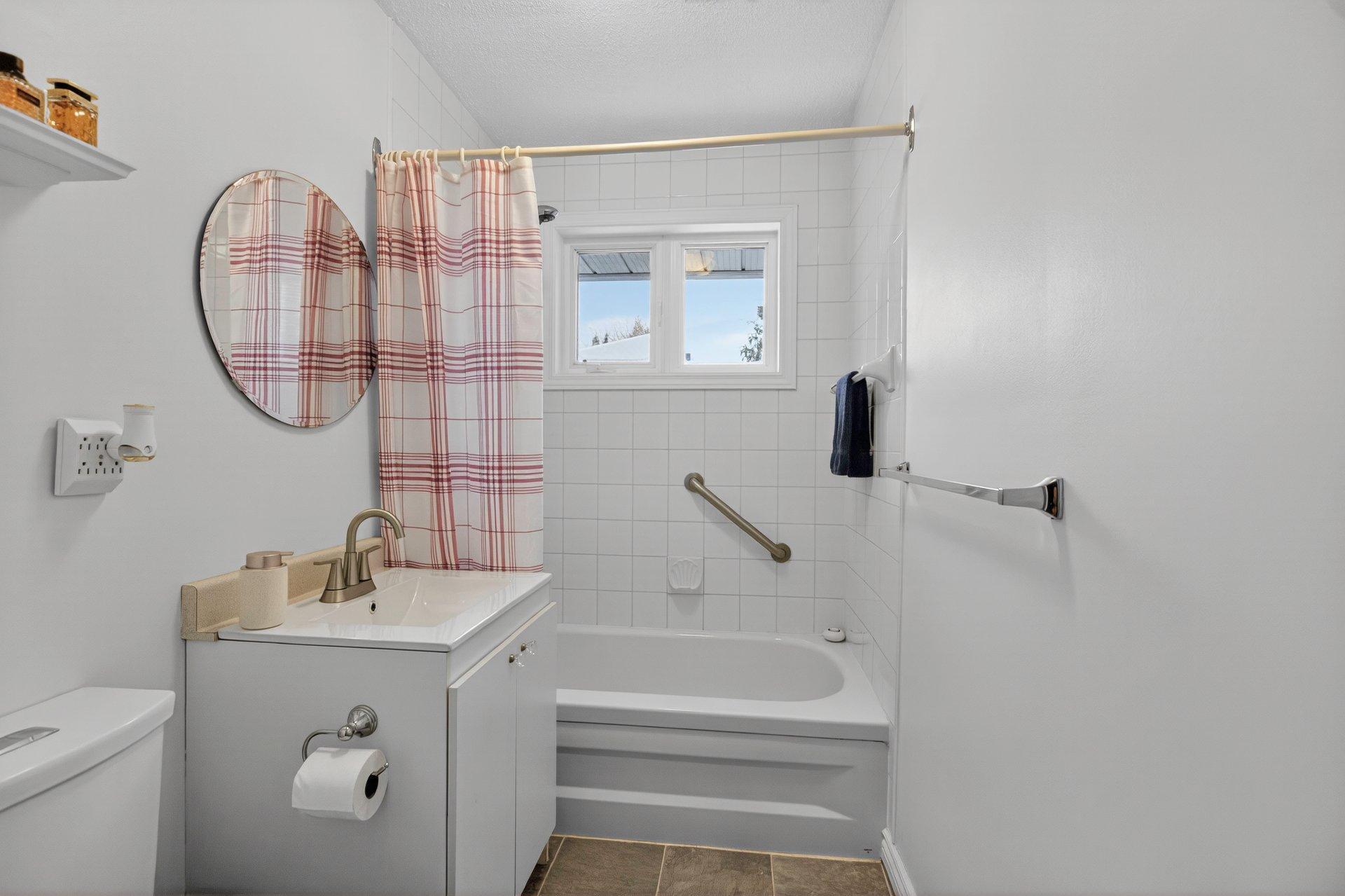 









18


Rue Legault

,
Gatineau (Hull),




QC
J8Y1J2

