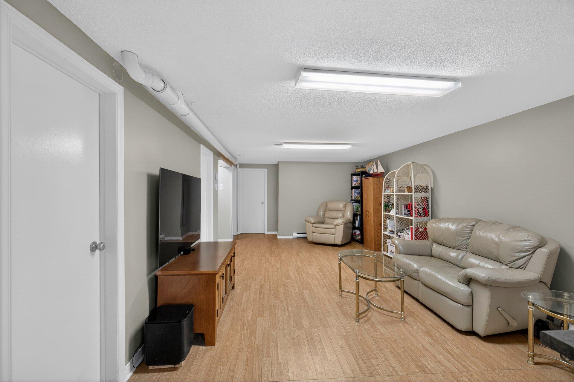 









18


Rue Legault

,
Gatineau (Hull),




QC
J8Y1J2

