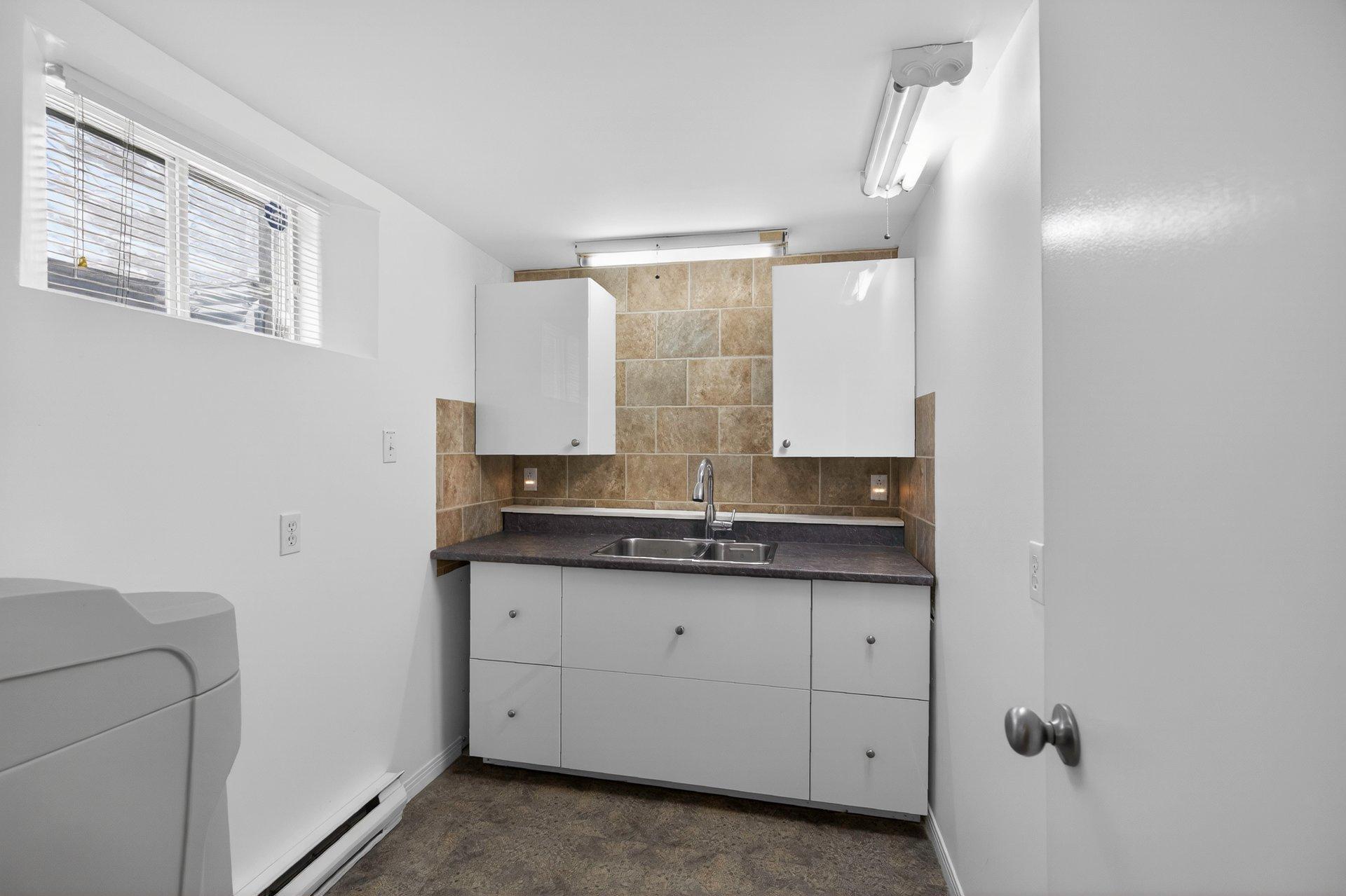 









18


Rue Legault

,
Gatineau (Hull),




QC
J8Y1J2

