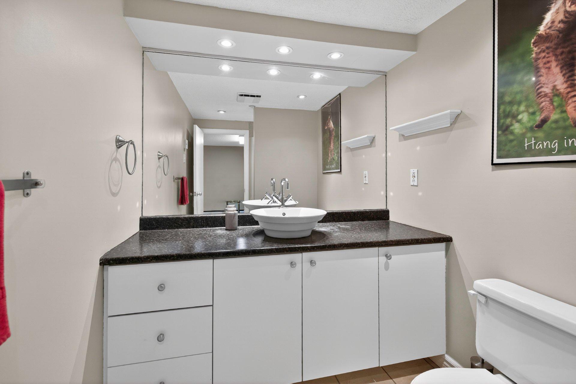 









18


Rue Legault

,
Gatineau (Hull),




QC
J8Y1J2

