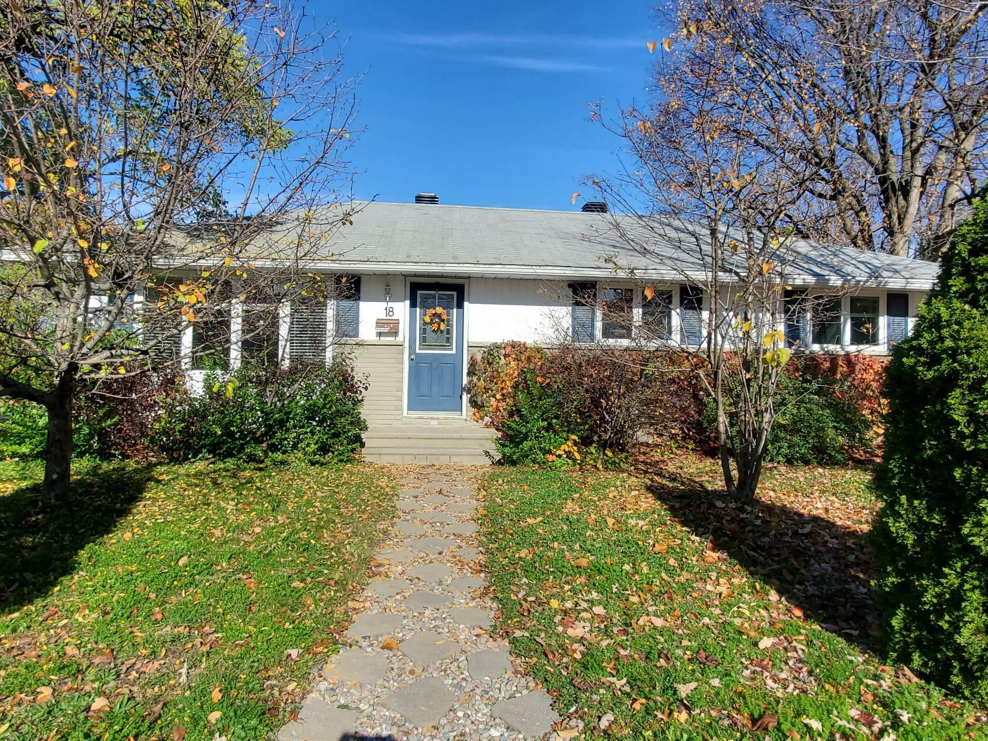 









18


Rue Legault

,
Gatineau (Hull),




QC
J8Y1J2

