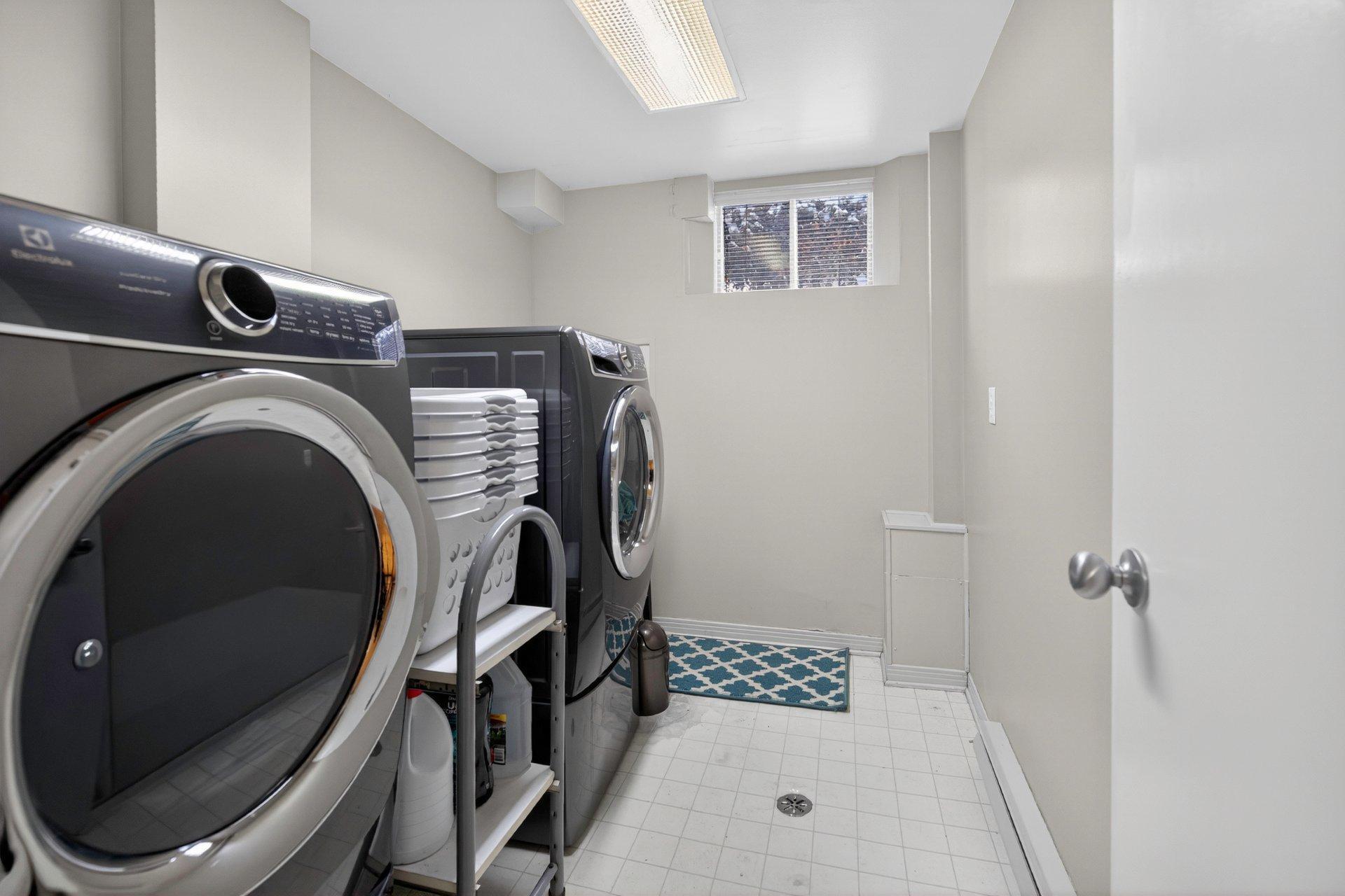 









18


Rue Legault

,
Gatineau (Hull),




QC
J8Y1J2

